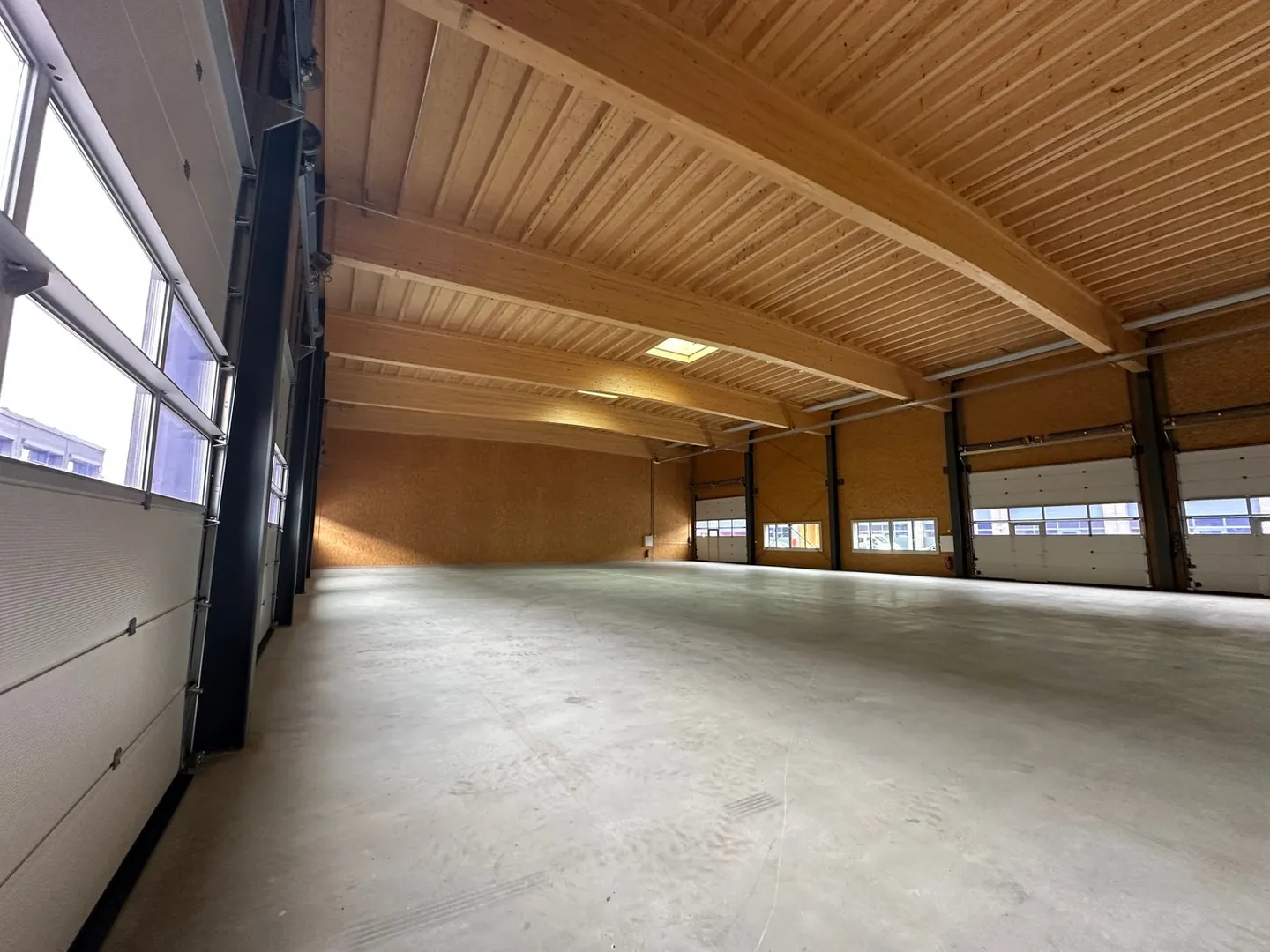 Salle commerciale moderne à louer à Studen ! - Photo 6 sur 6