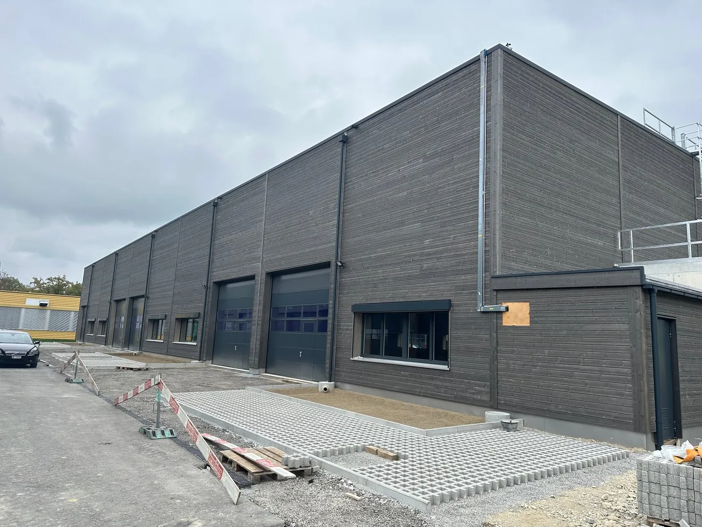 Salle commerciale moderne à louer à Studen ! - Photo 5 sur 6