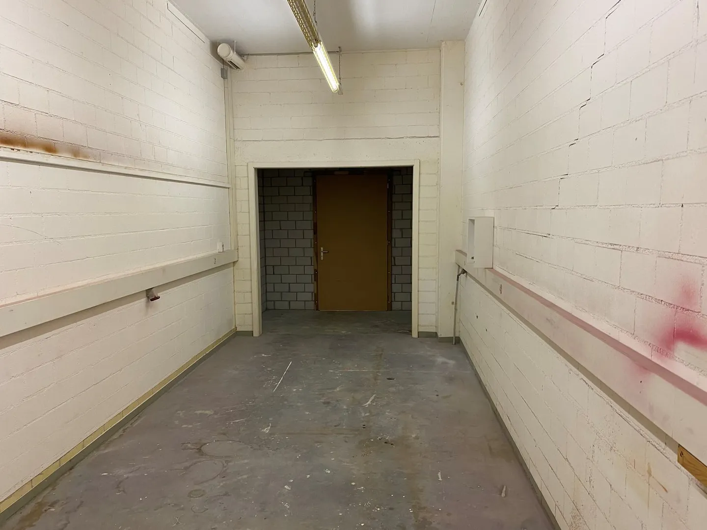 Espace de stockage à louer avec un très bon accès - Photo 2 sur 2
