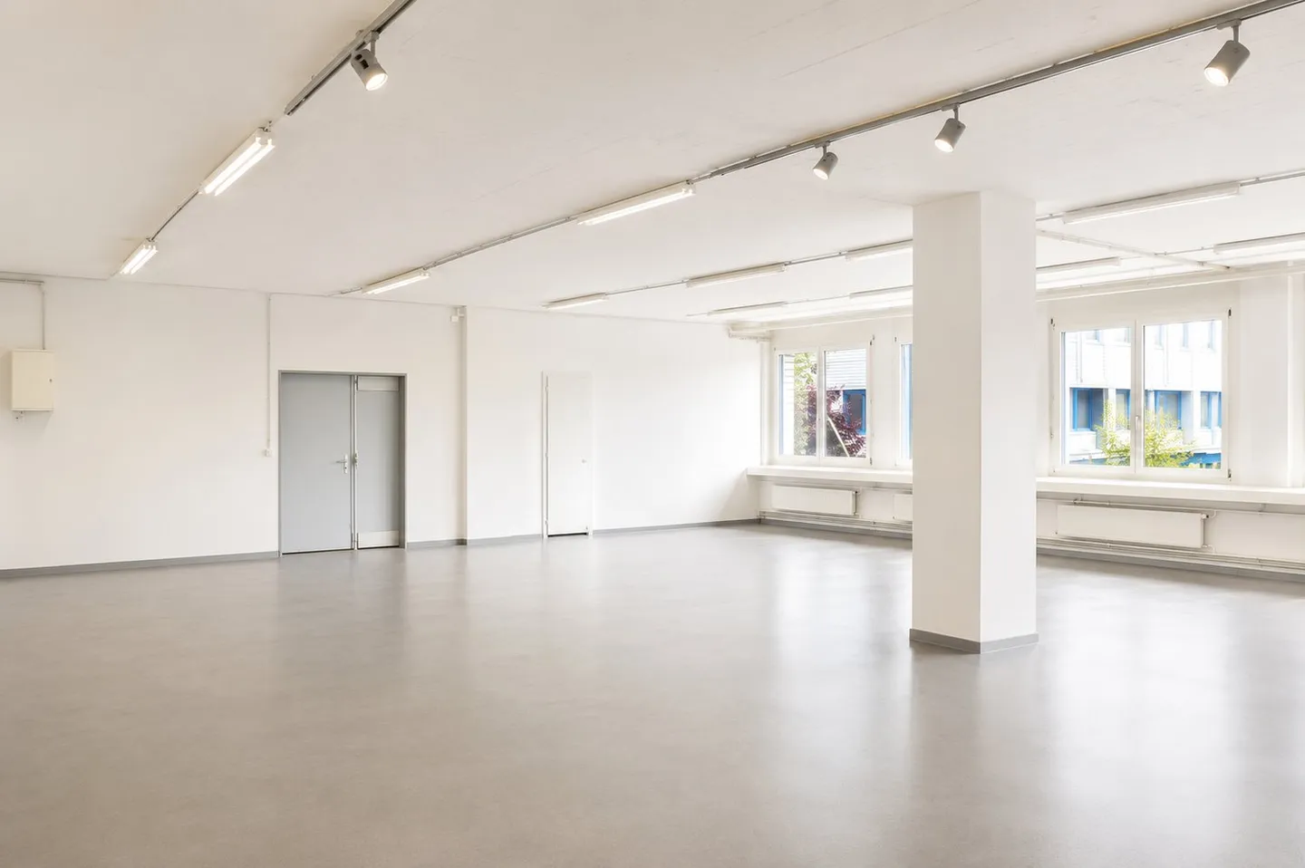 Practice, commercial, production and storage spaces – all under one roof. At attractive conditions. - Photo 8 of 13