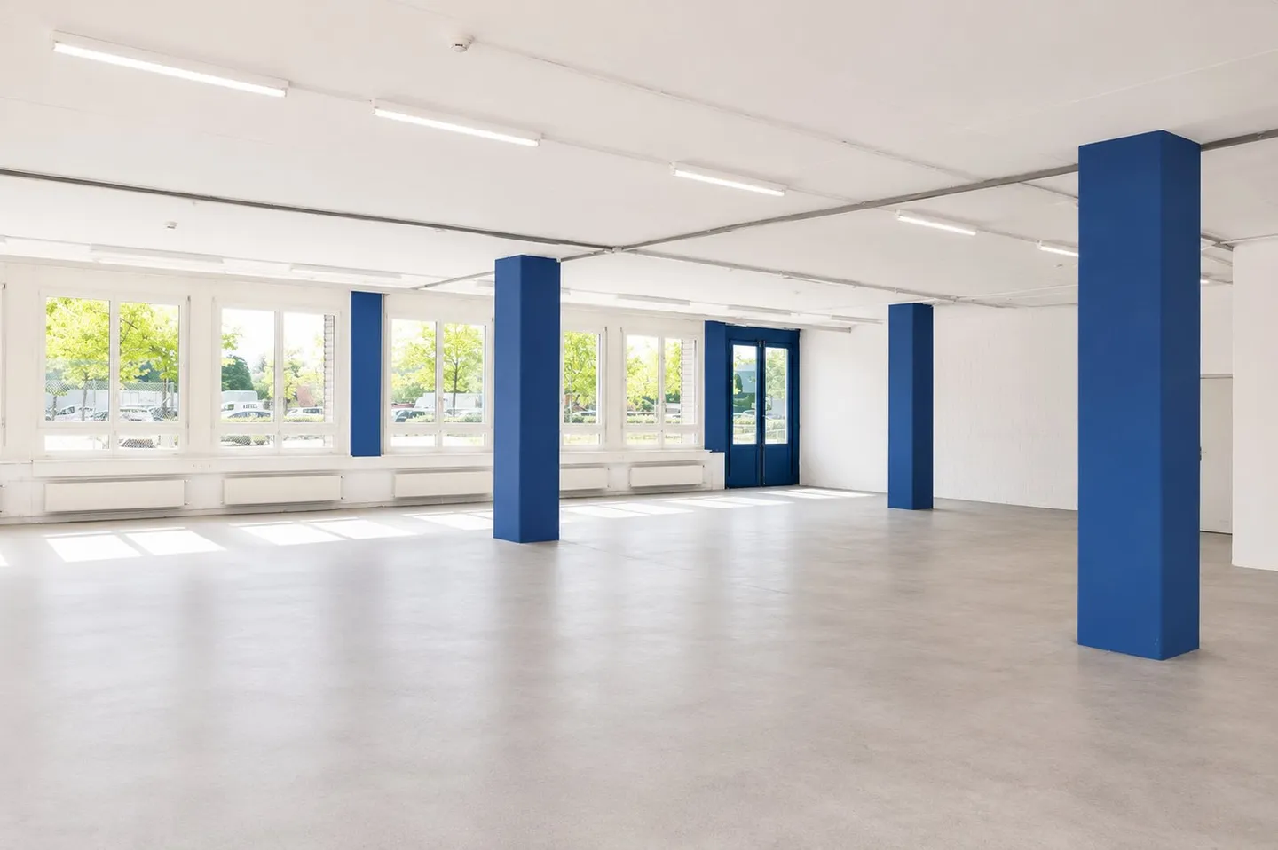 Flexible commercial, production, office and storage spaces from 50–5,500 m² - Photo 3 of 13