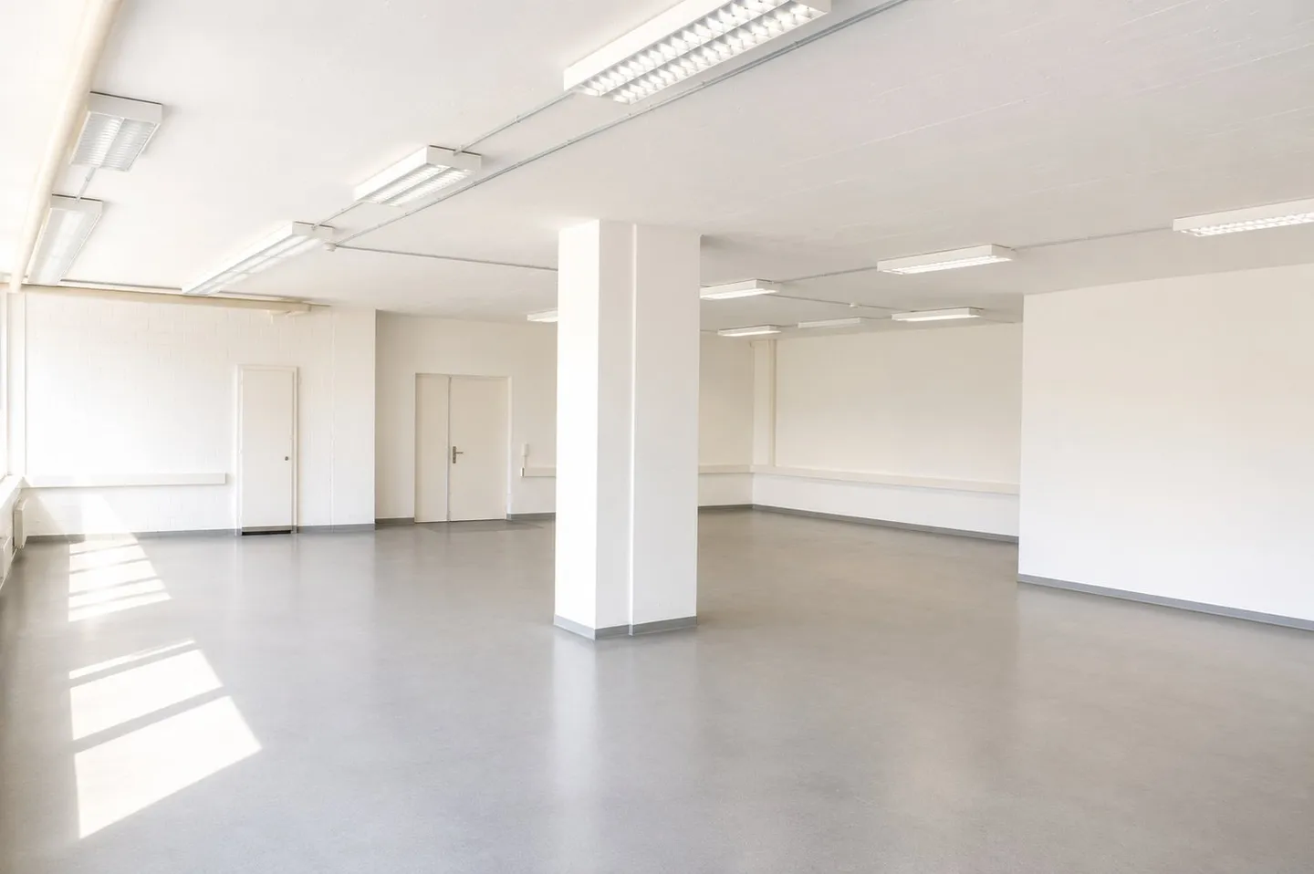 Commercial, Production, Office, Warehouse, Exhibition and Logistics on One Floor - Photo 4 of 13