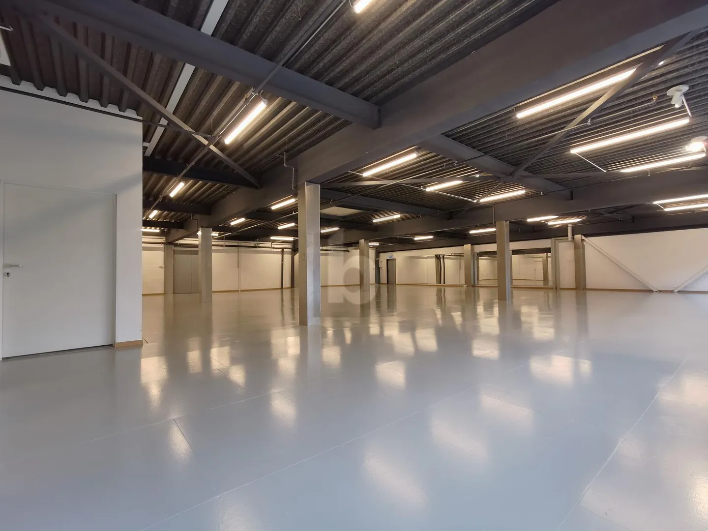MULTIFUNCTIONAL ROOM - OFFICE / STORAGE / PRODUCTION - Photo 3 of 6