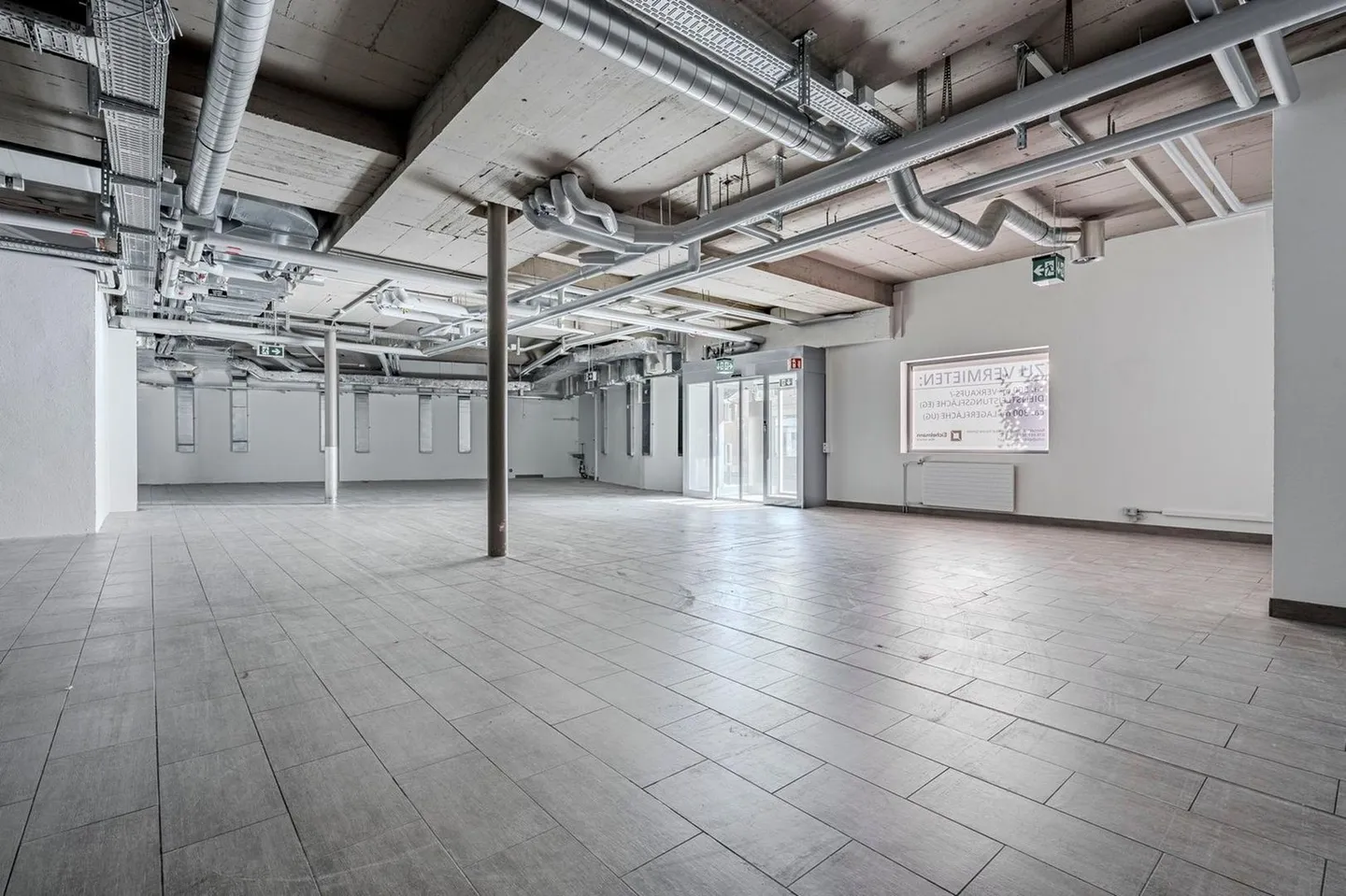 Espace de vente avec très bonne visibilité incluant un système de refroidissement - Rez-de-chaussée ! - Photo 6 sur 13