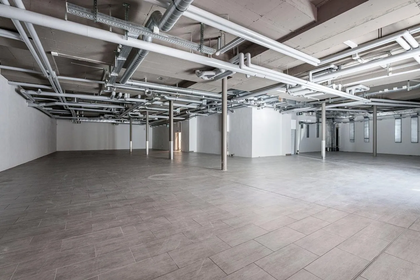 Espace de vente avec très bonne visibilité incluant un système de refroidissement - Rez-de-chaussée ! - Photo 8 sur 13