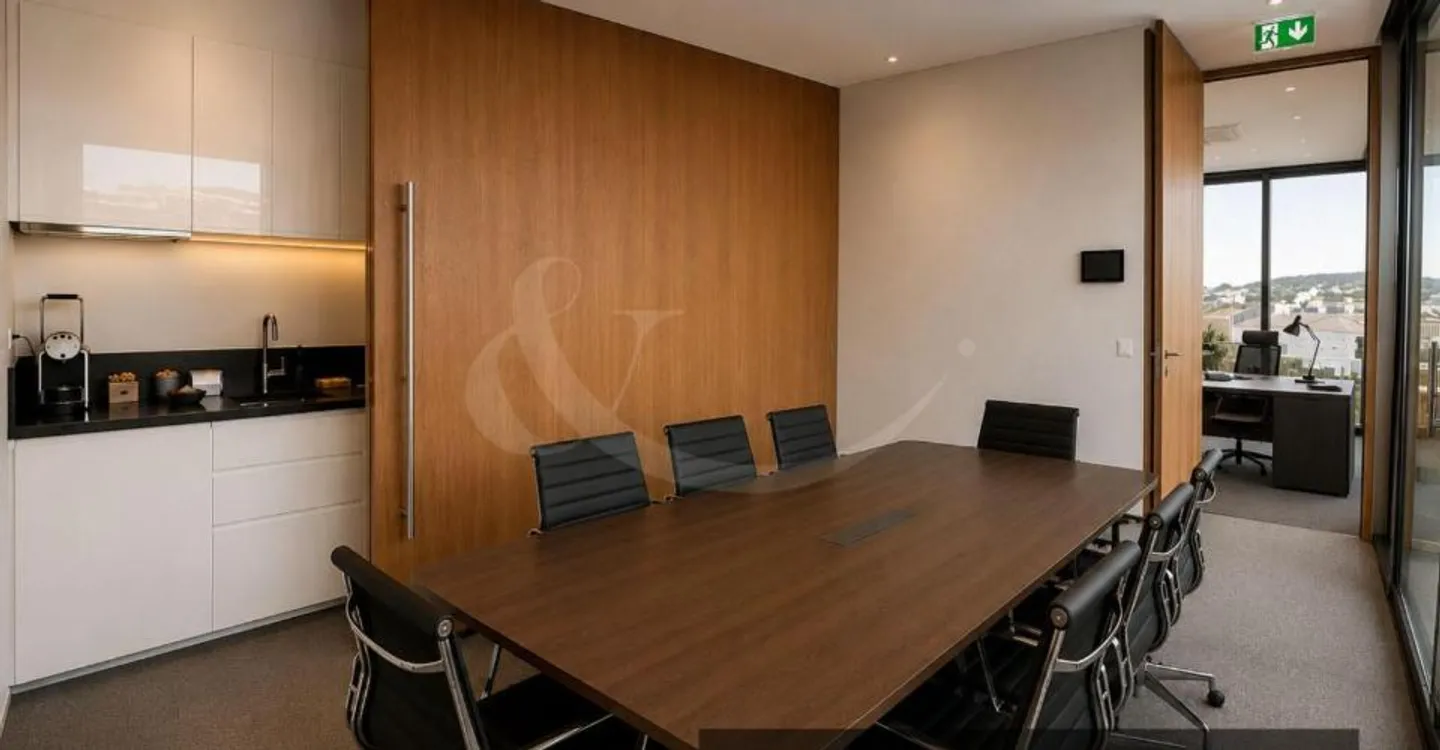 Bureau - Photo 2 of 4