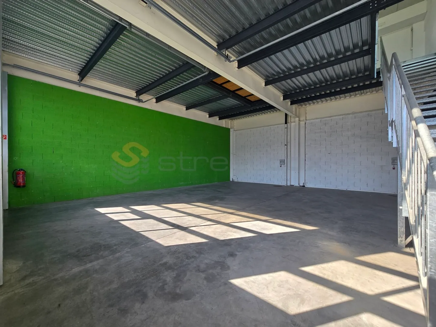 Streetbox Doppel von 230 m2 - 2 erste Mieten angeboten! Box Nr. 19+20 - Foto 4 von 6