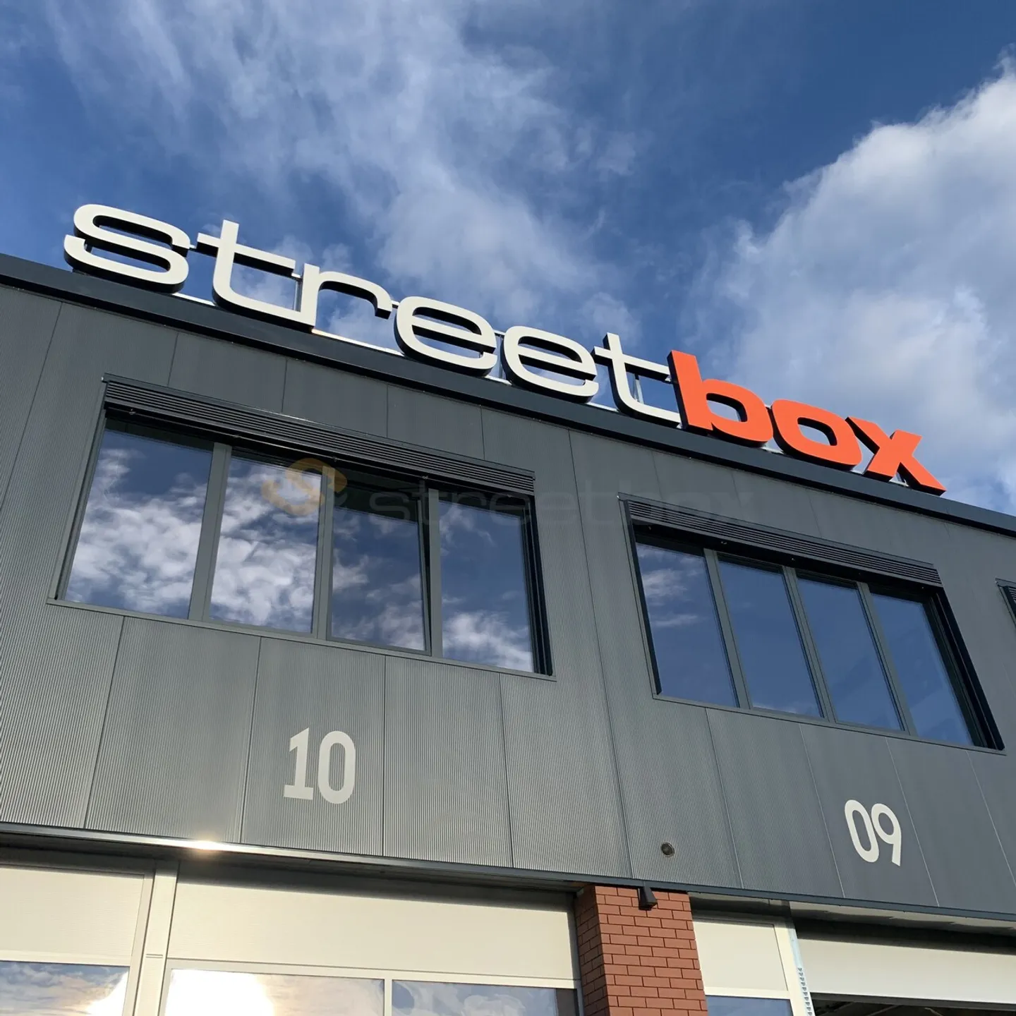 Streetbox de 115 m2 très bien situé !  - Photo 4 of 4
