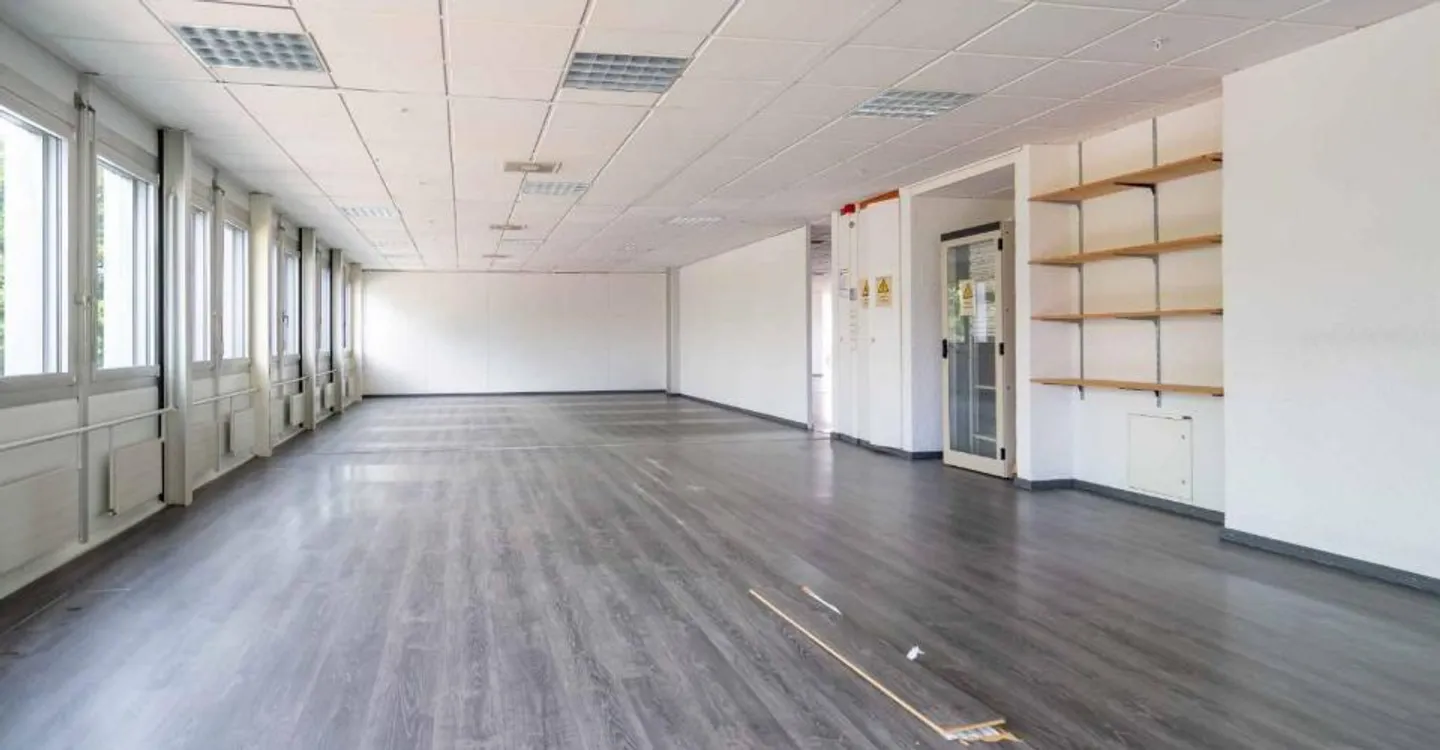 Privatize your level with this 360° surface that offers an ideal positioning - Photo 5 of 7