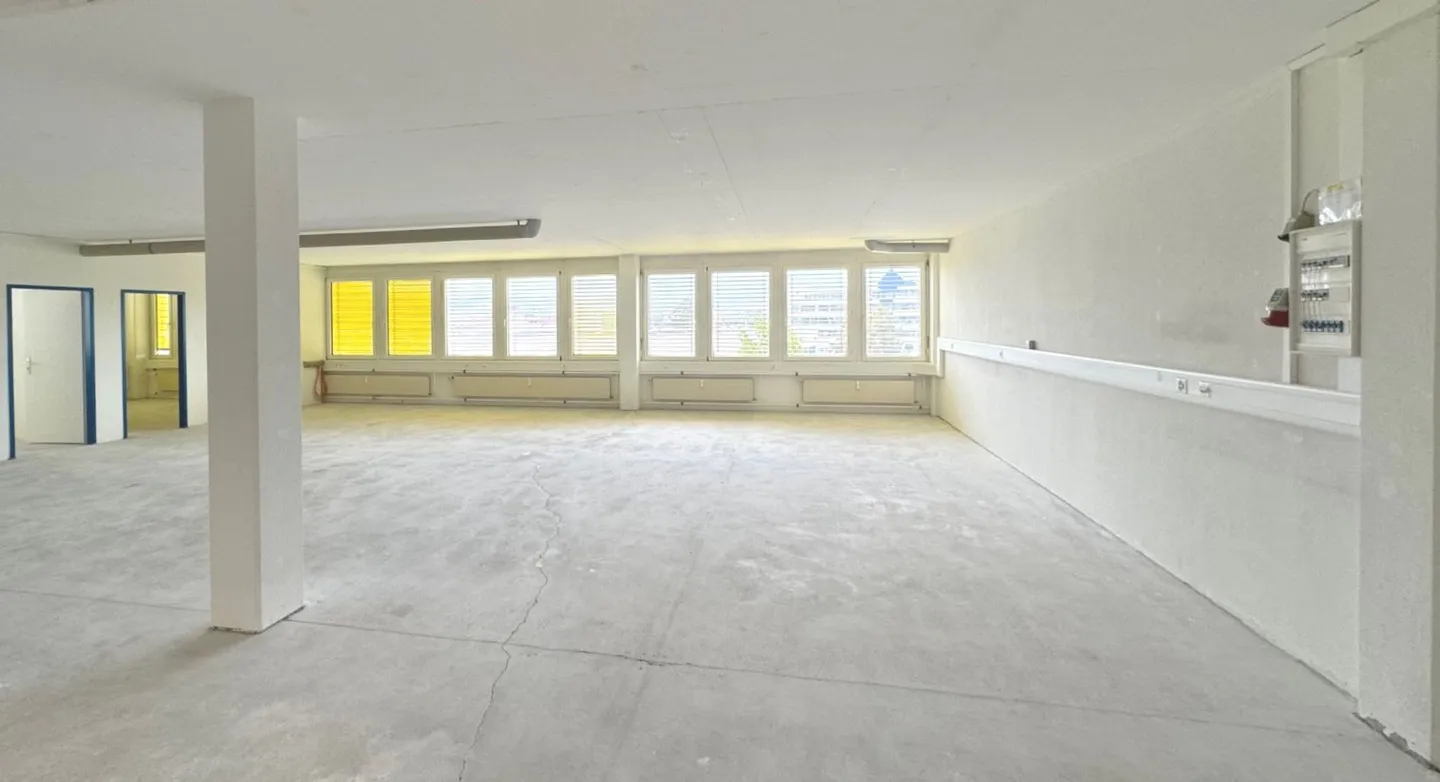 Functional commercial spaces in an attractive environment! - Photo 5 of 7