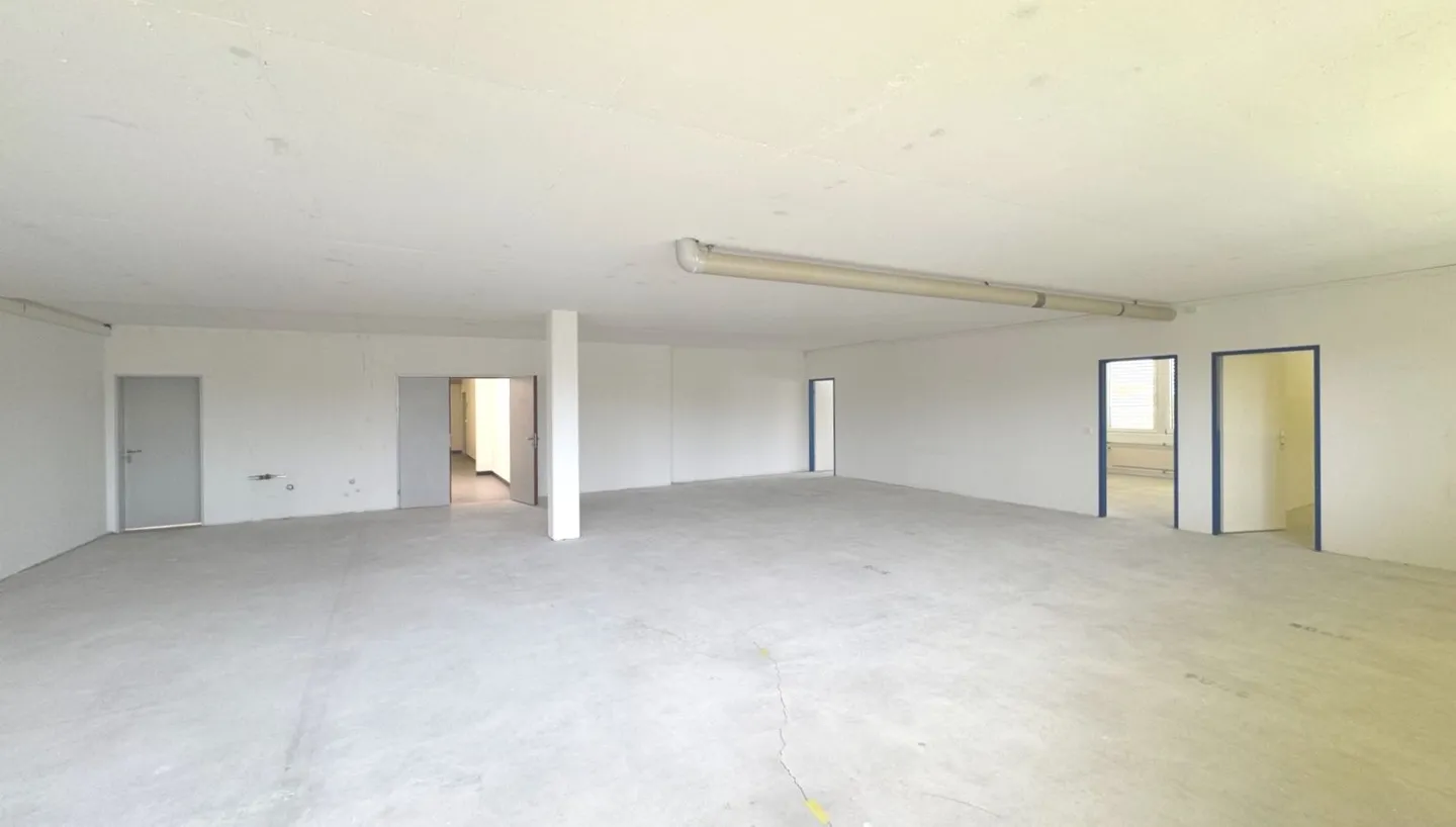 Functional commercial spaces in an attractive environment! - Photo 6 of 7