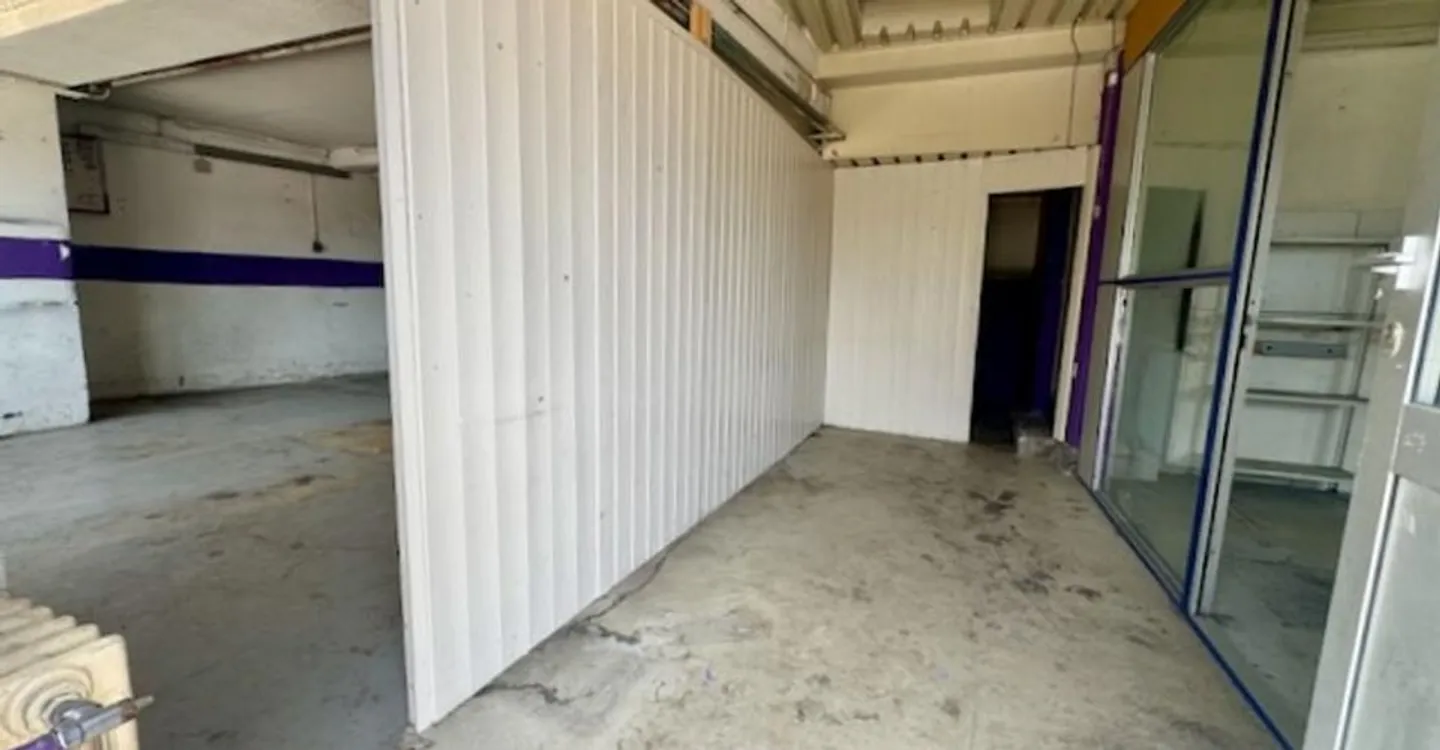For rent - Commercial space with storage - Photo 4 of 11