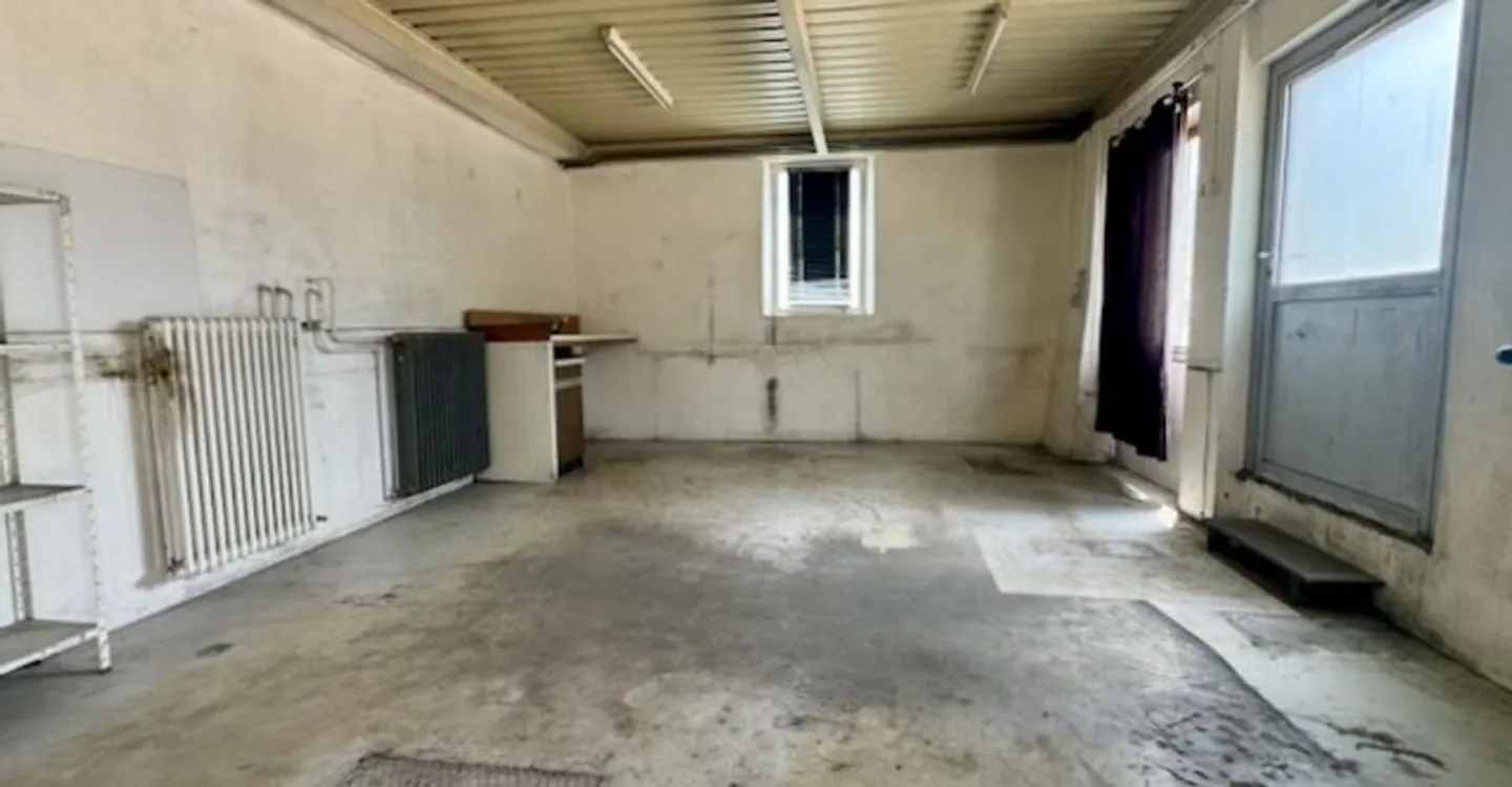 For rent - Commercial space with storage - Photo 3 of 11