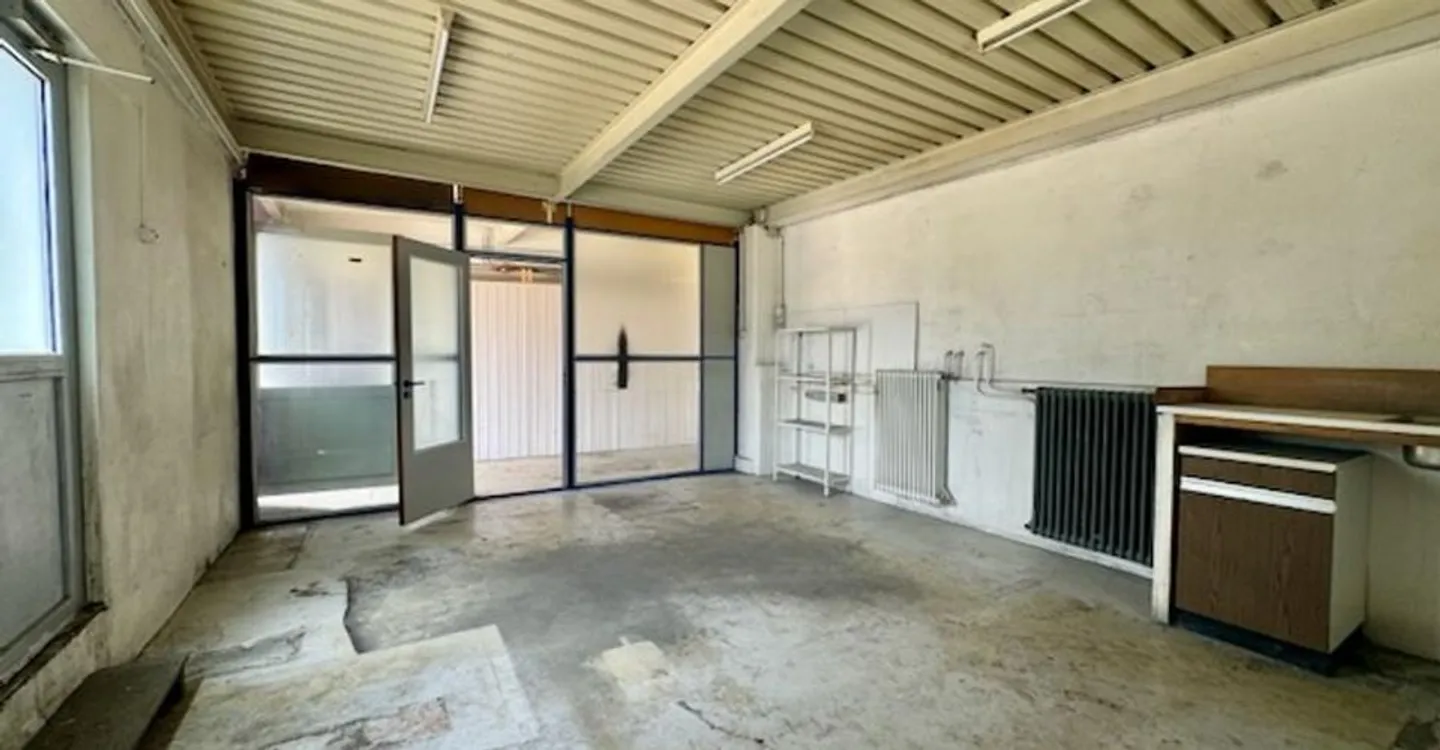 For rent - Commercial space with storage - Photo 11 of 11
