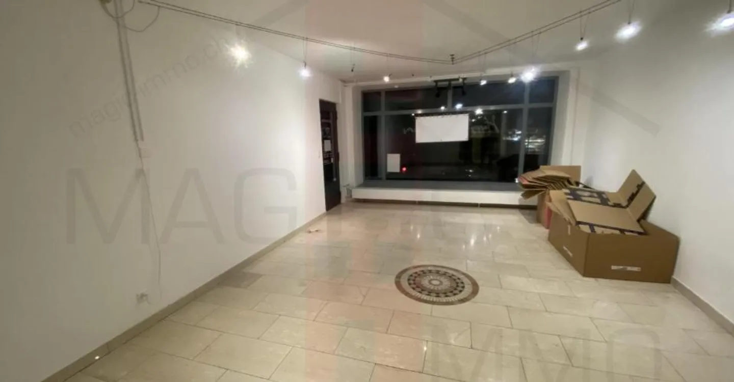 Commercial space with window in the city center of Delémont - Photo 1 of 9