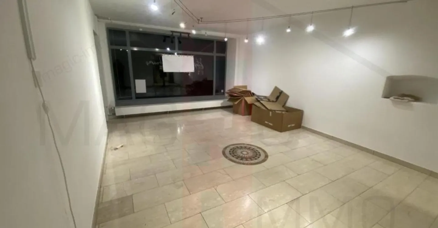 Commercial space with window in the city center of Delémont - Photo 4 of 9