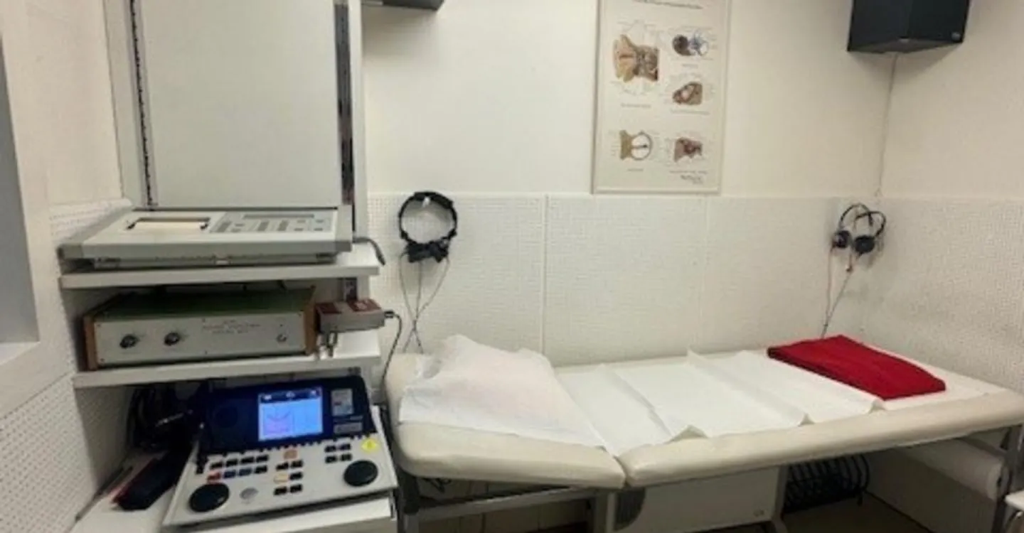 Medical Office 4 Rooms - Photo 3 of 9