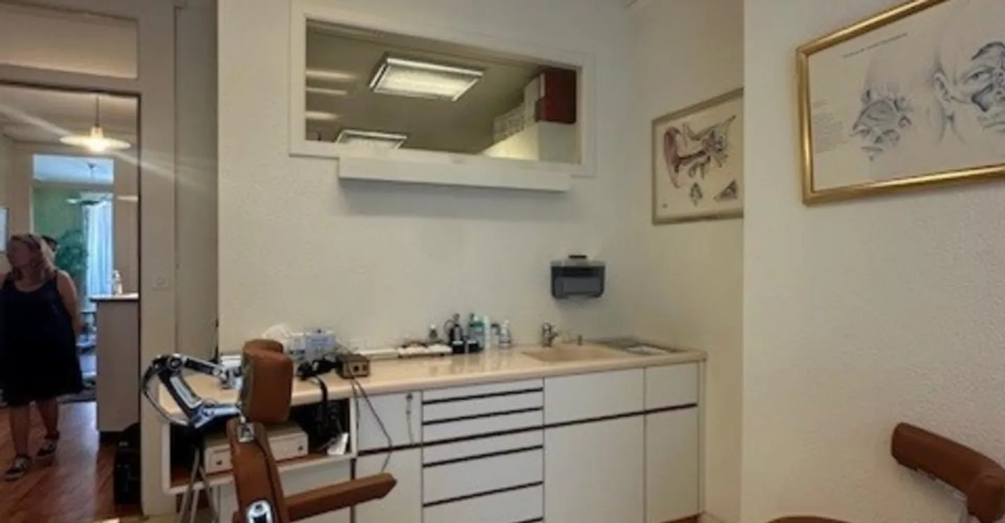 Medical Office 4 Rooms - Photo 1 of 9