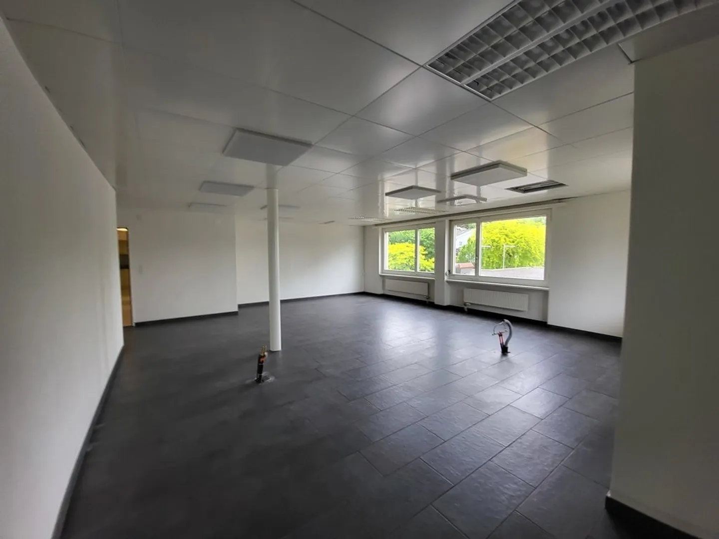 Espace de bureau au 1er étage dans un emplacement de choix ! - Photo 2 sur 4