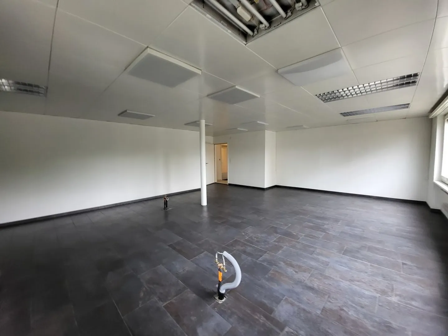 Espace de bureau au 1er étage dans un emplacement de choix ! - Photo 3 sur 4