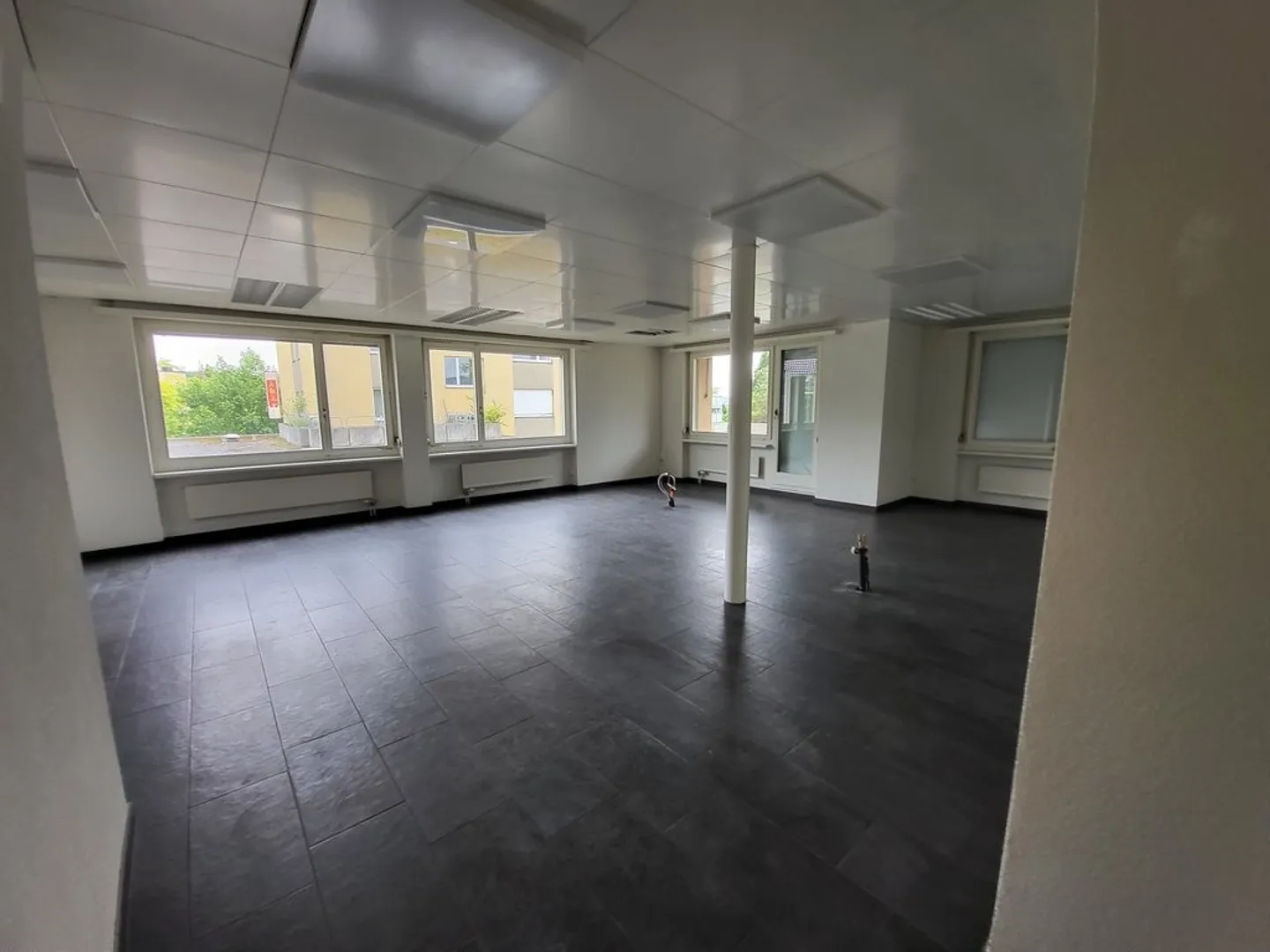 Espace de bureau au 1er étage dans un emplacement de choix ! - Photo 4 sur 4