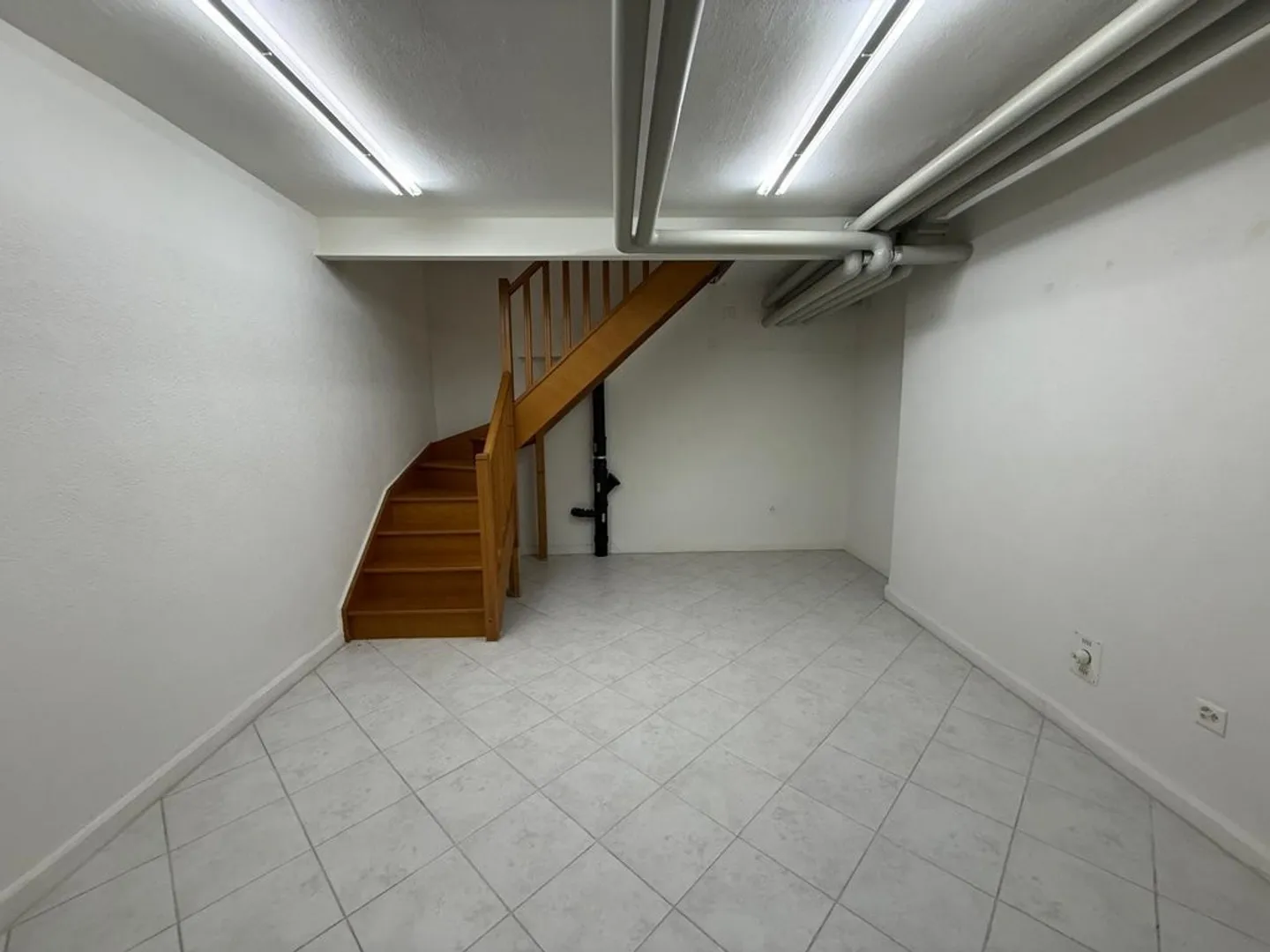 Spacious Commercial Space / Limited until 31.12.2027 - Photo 3 of 7