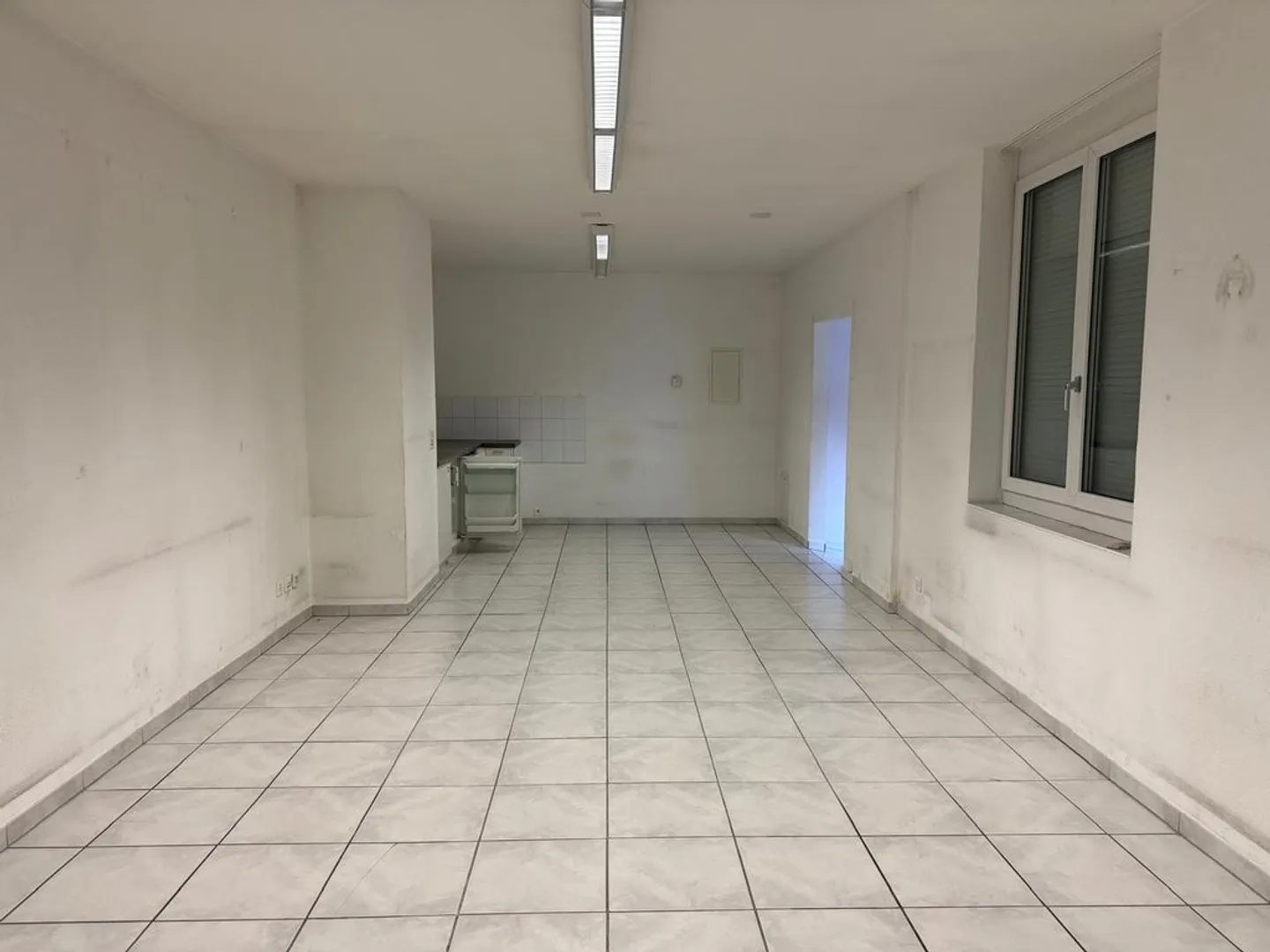 Spacious Commercial Space / Limited until 31.12.2027 - Photo 6 of 7