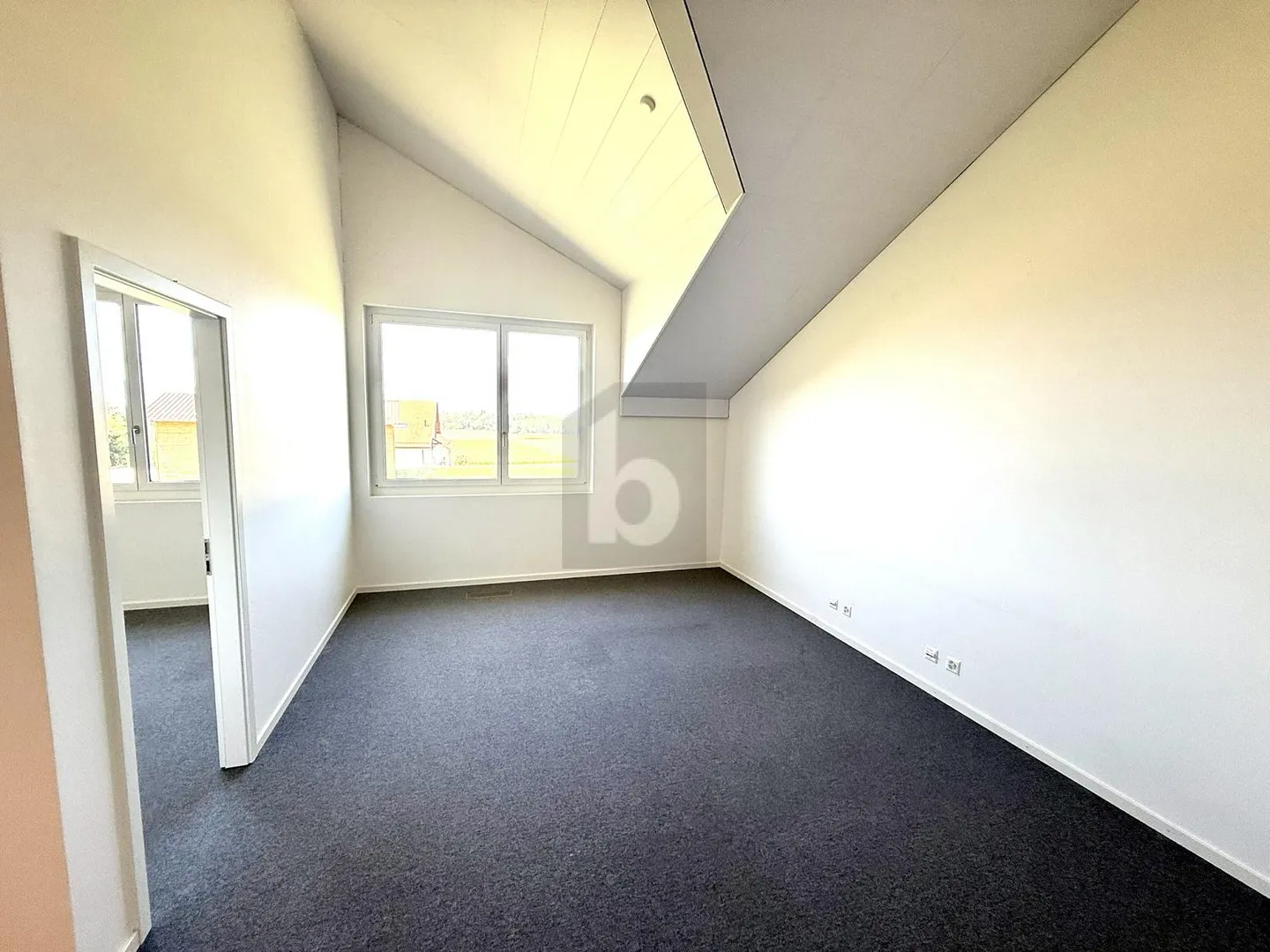SPACIOUS AND CENTRAL - Photo 2 of 6