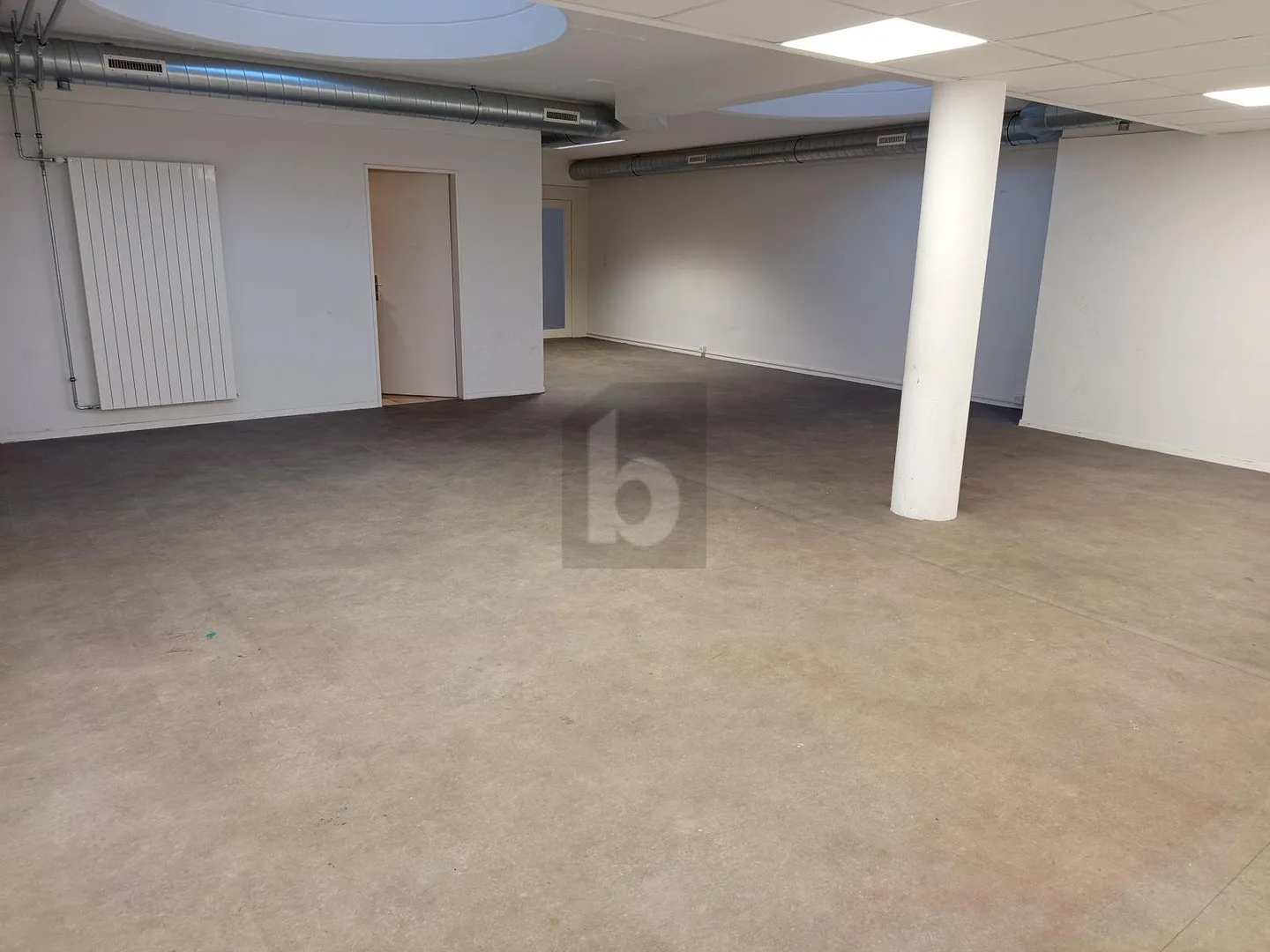 DYNAMIC, COMFORTABLE & CENTRAL - Photo 3 of 6