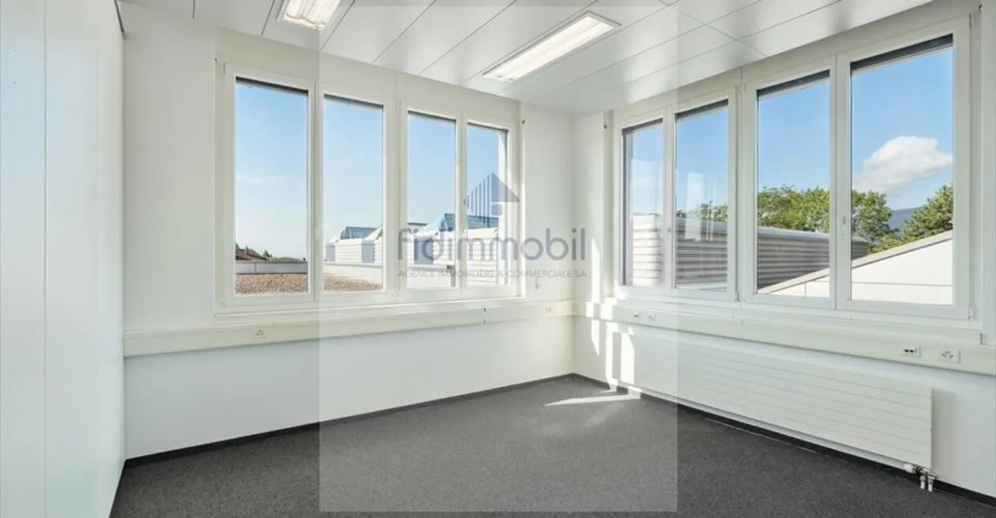 Industry 1 room - Photo 8 of 13