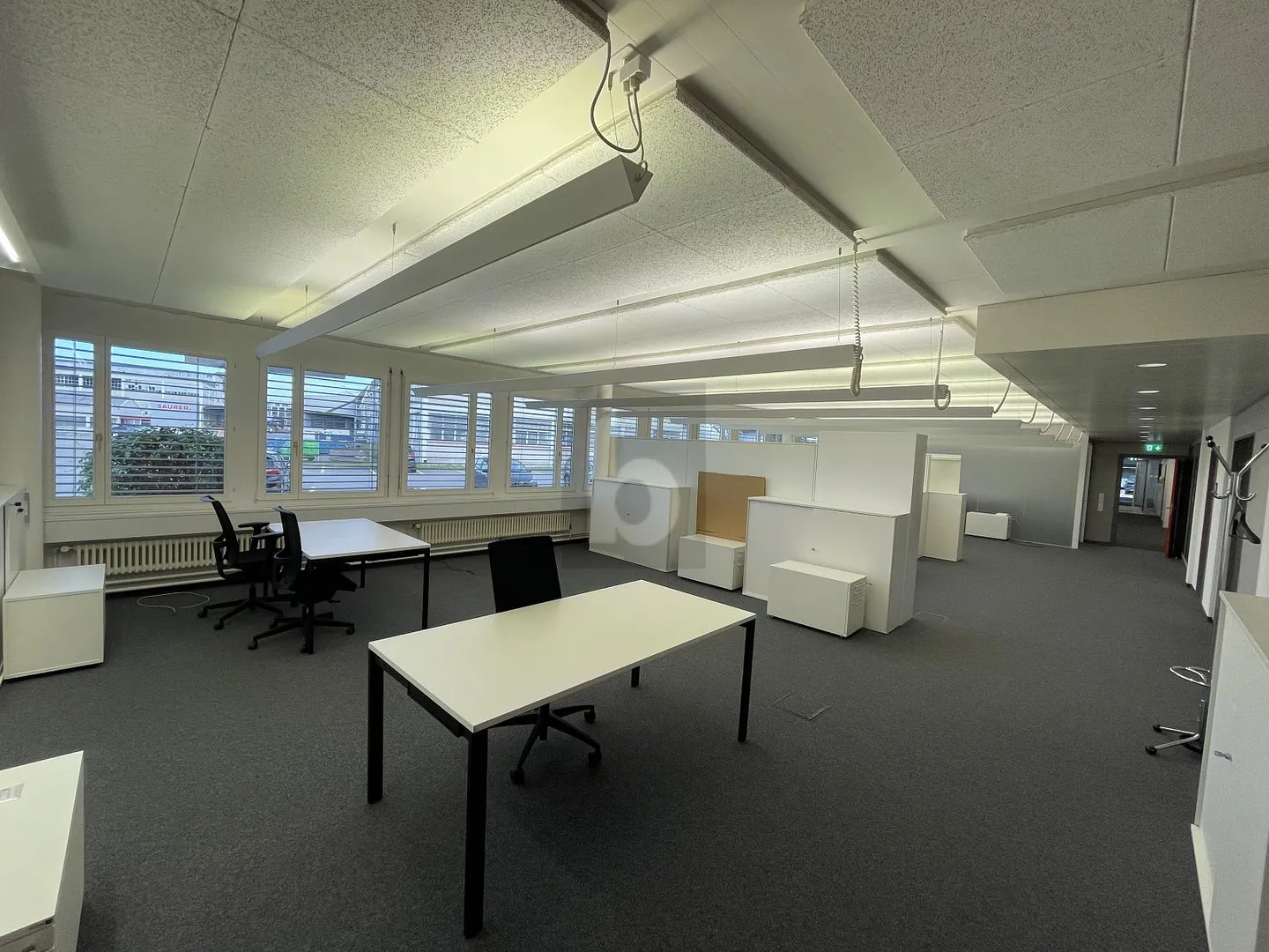 SPACIOUS AND BRIGHT IN A CENTRAL LOCATION - Photo 2 of 6