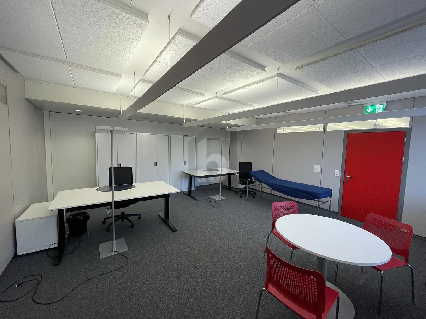SPACIOUS AND BRIGHT IN A CENTRAL LOCATION - Photo 4 of 6