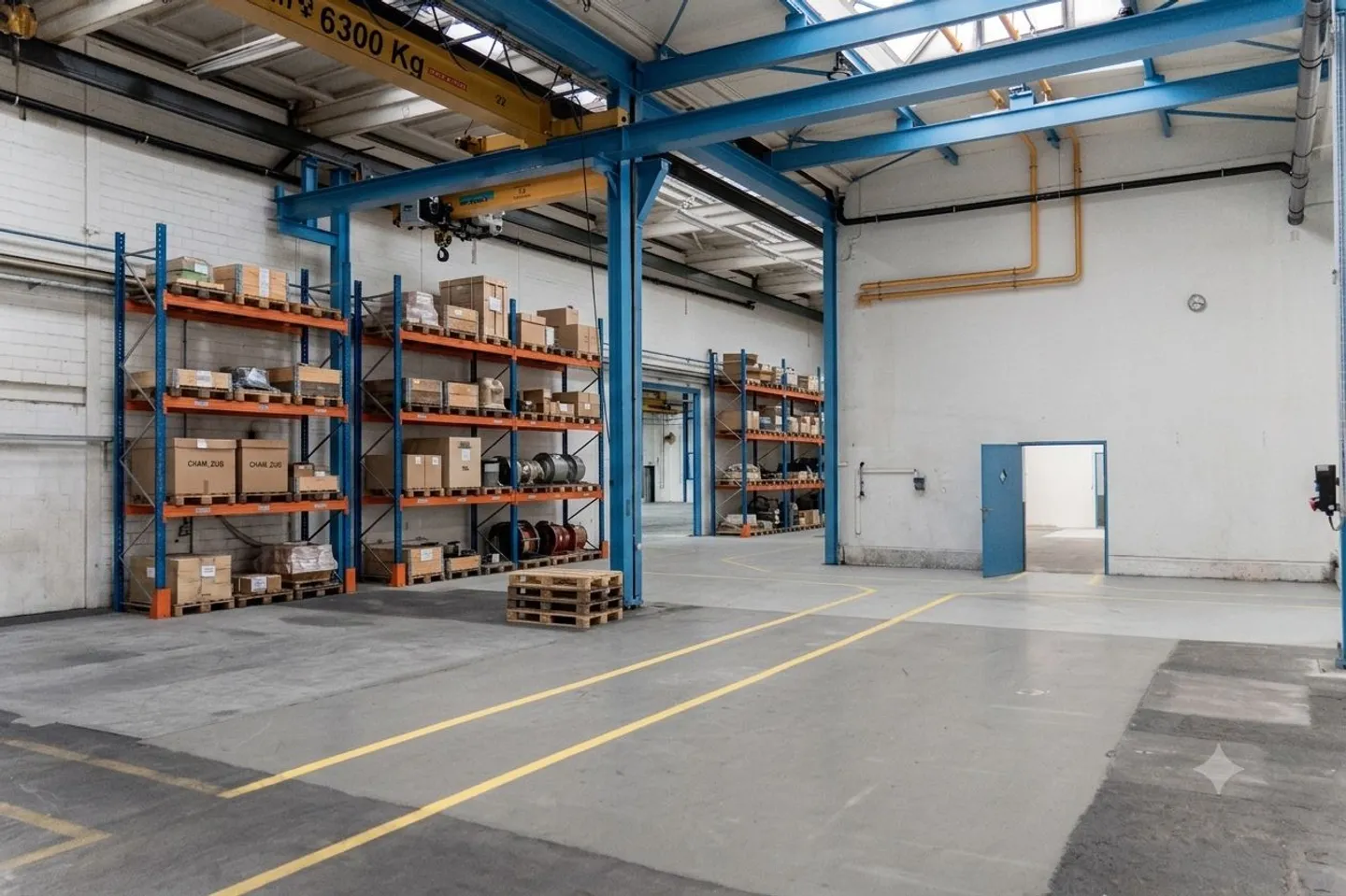 High Storage/Commercial Hall with Ground Level Access - 550 m² - Photo 2 of 8