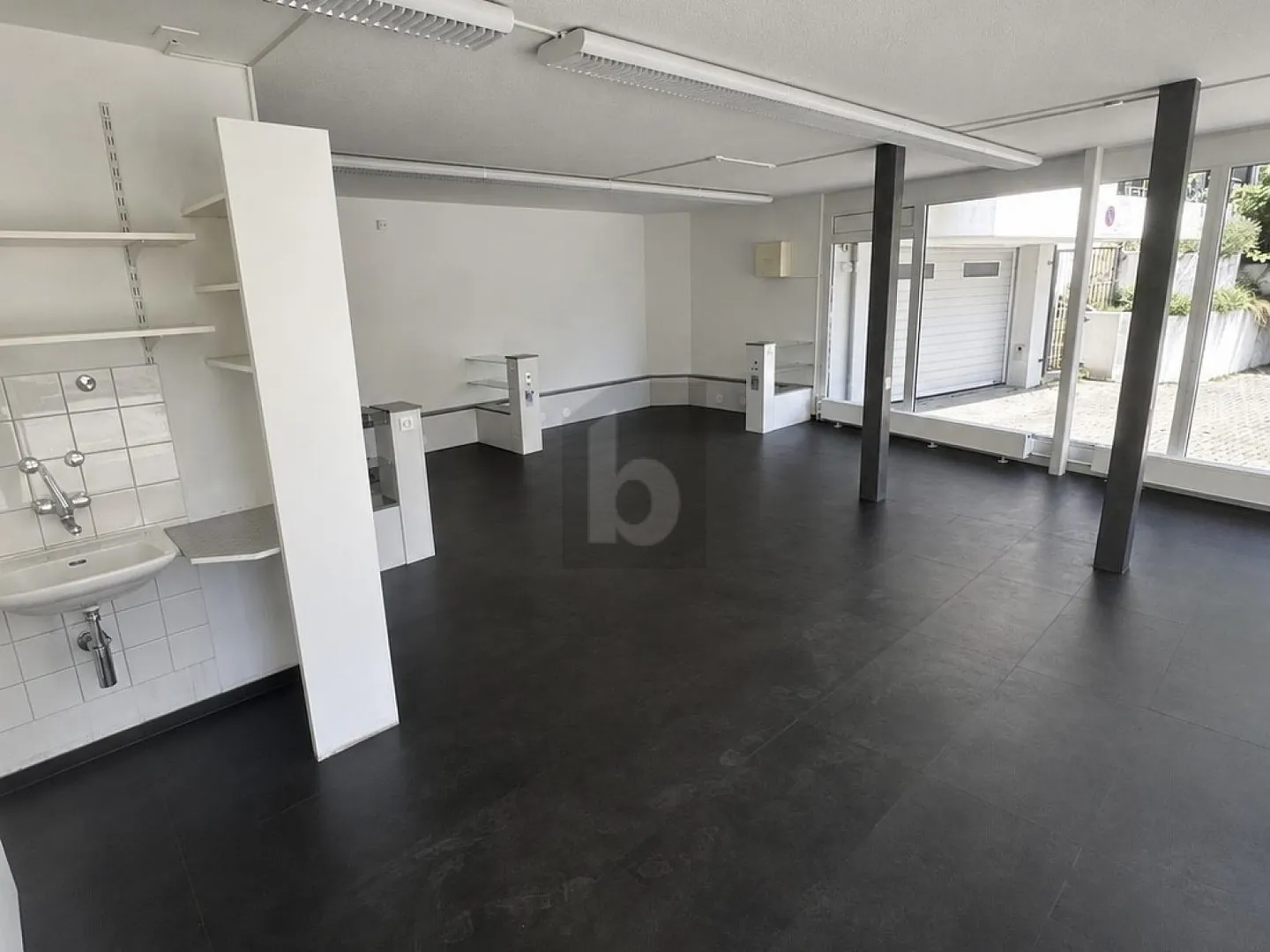 OFFEN, MODERN UND EINLADEND - Photo 4 of 5