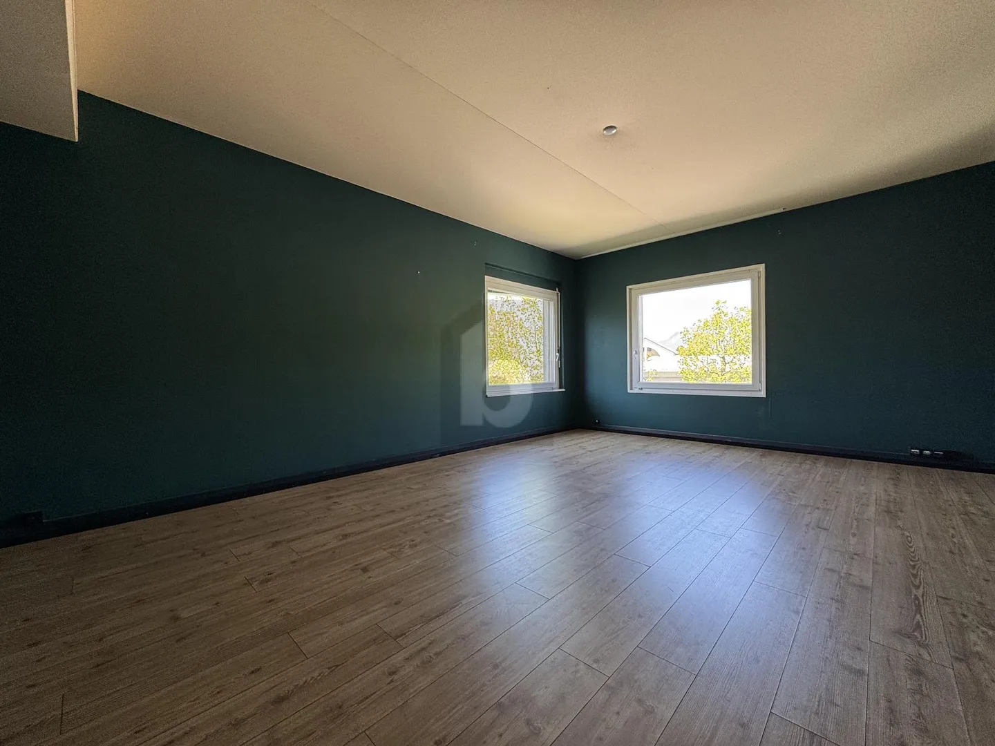 SPACIOUS, FUNCTIONAL AND BRIGHT - Photo 4 of 6