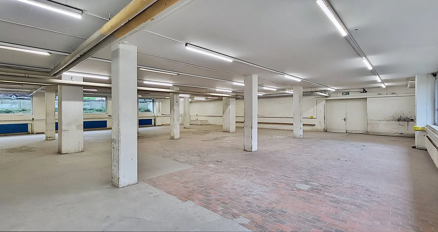 717 m² Spazio Commerciale con Consegna! - Foto 2 di 7