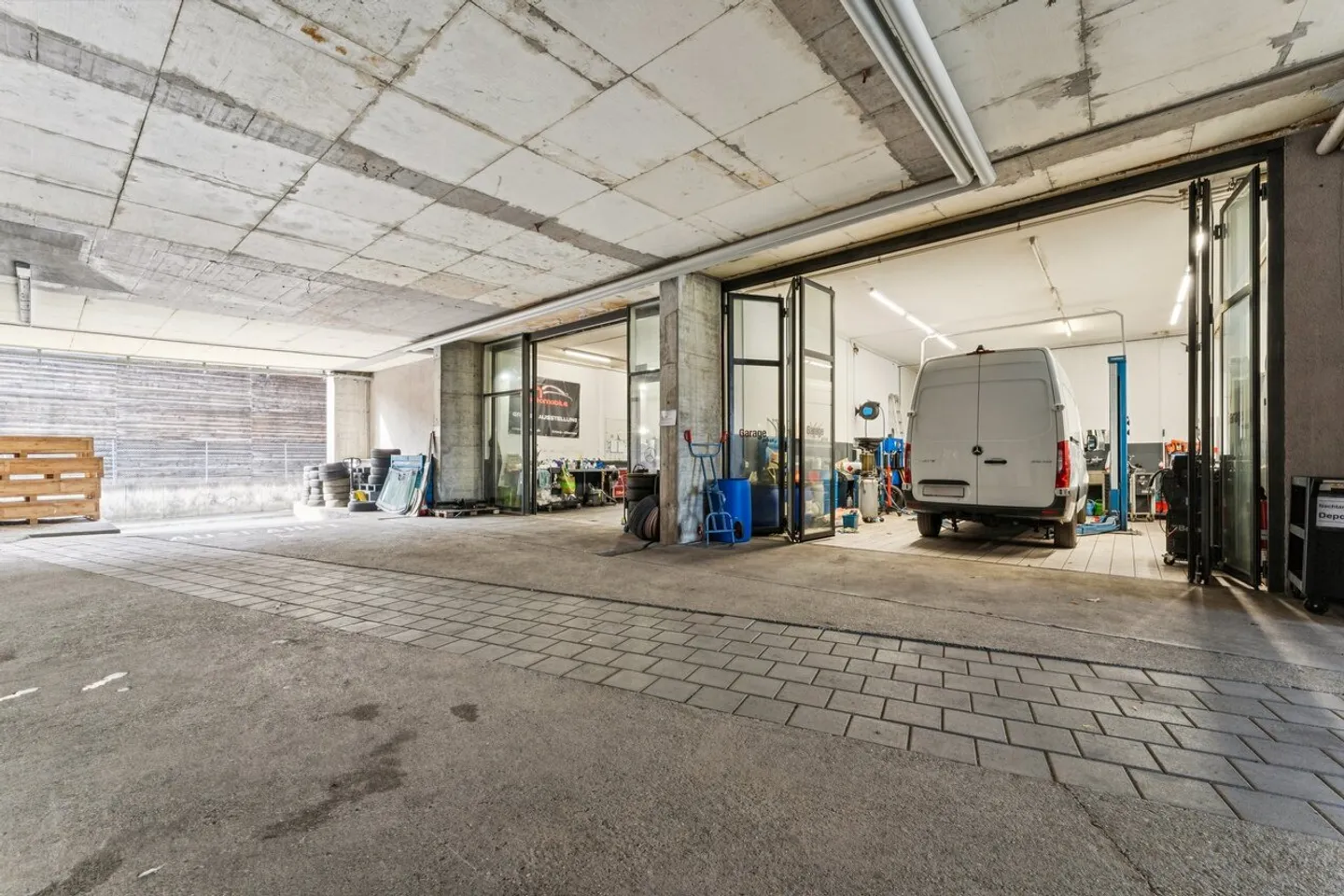 Sales Area/Showroom for Rent! - Photo 7 of 11