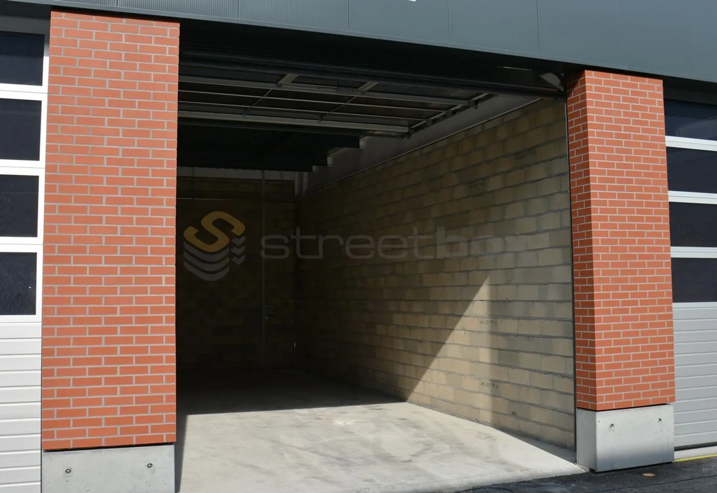 Streetbox di 60m2 al piano terra, molto ben posizionato! Box n°35 - Foto 2 di 2