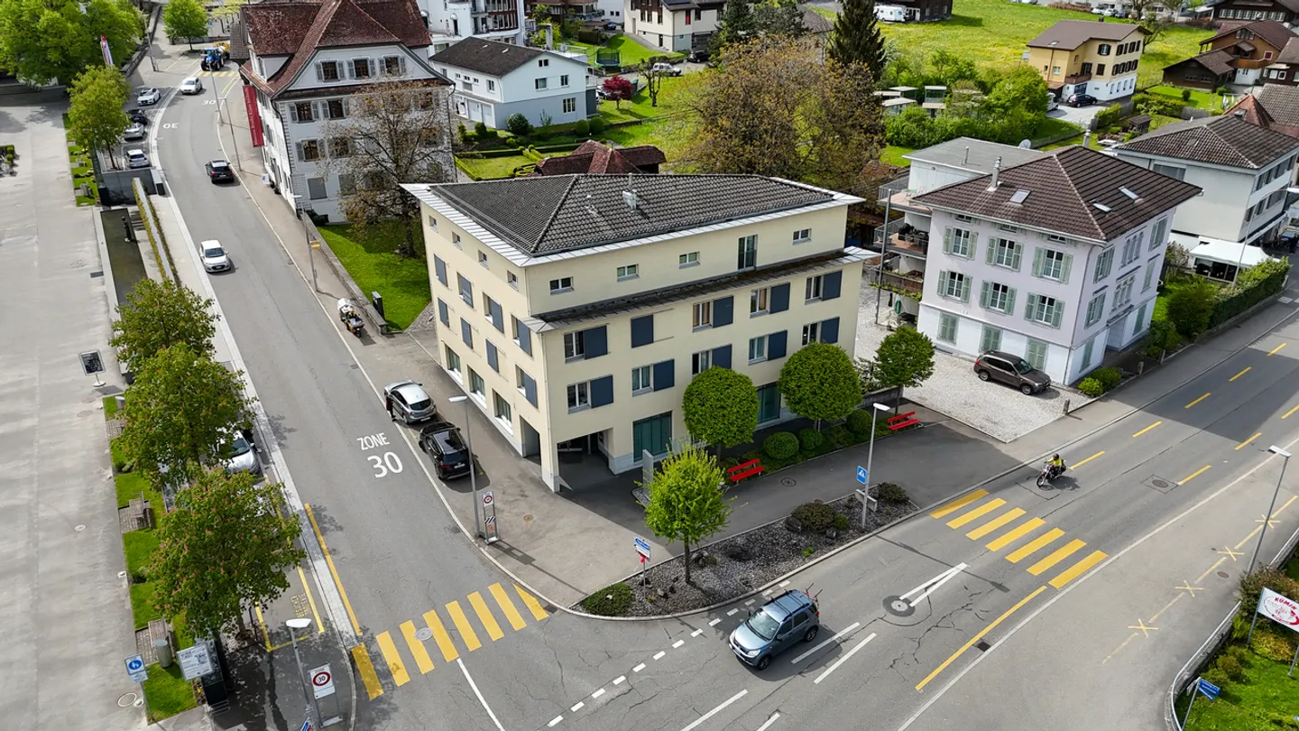 Central Business and Office Spaces in Sachseln - Your Gateway to Success - Photo 1 of 9