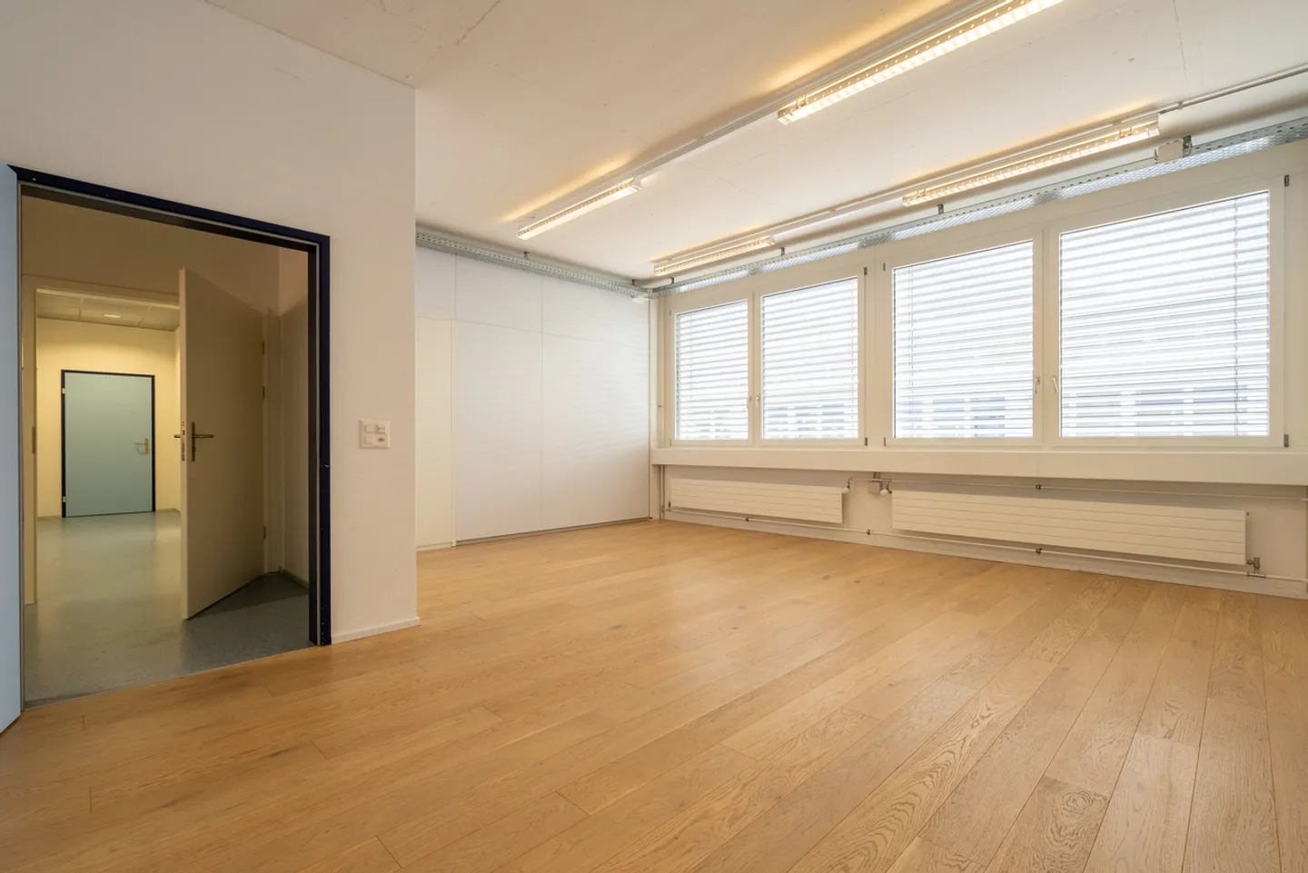 Bureaux lumineux avec infrastructure complète - Photo 3 sur 10