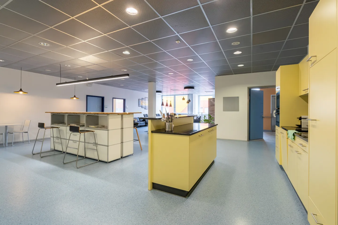 Bureaux lumineux avec infrastructure complète - Photo 6 sur 10