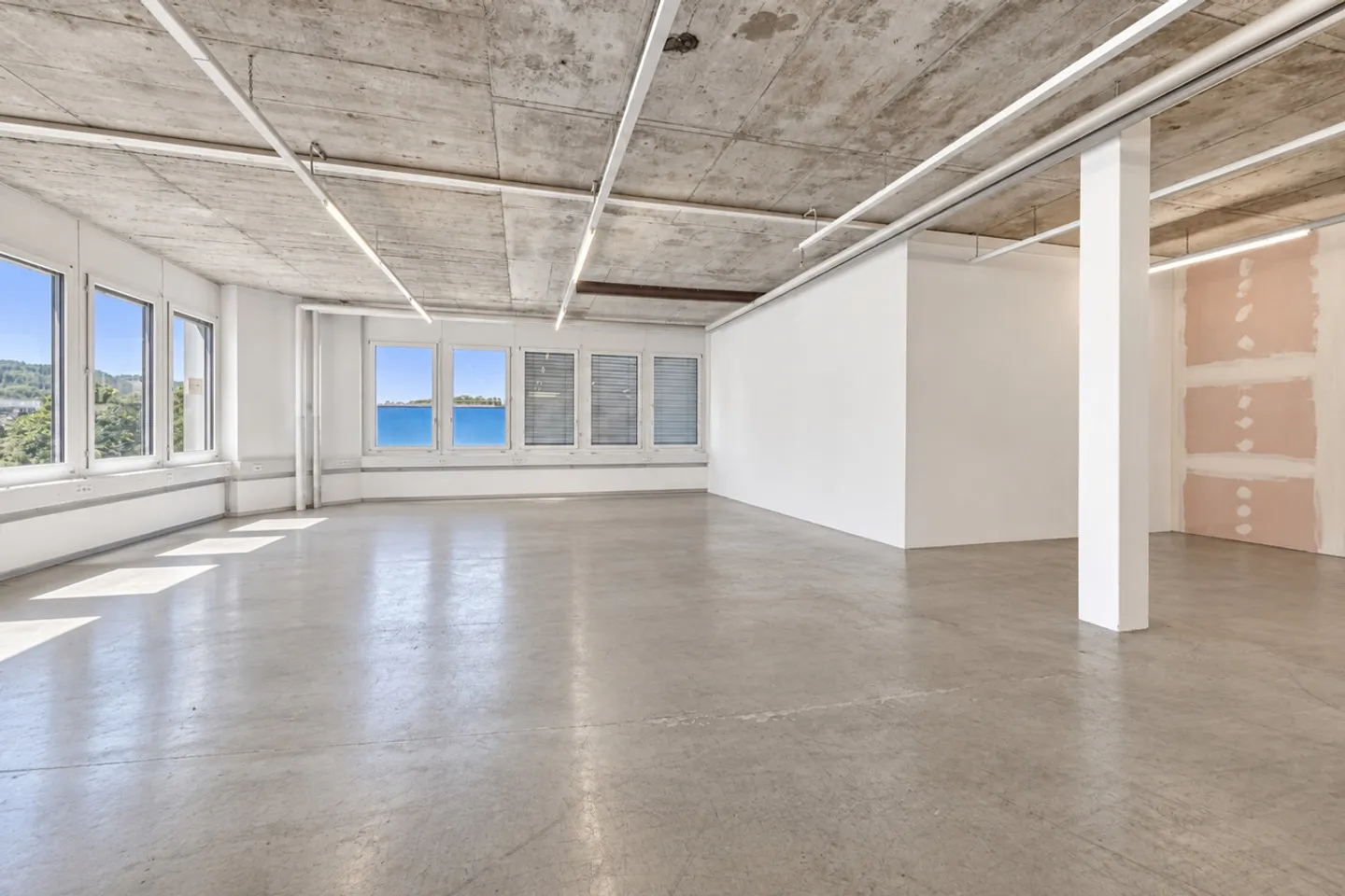 Flexible commercial space directly on the A1 - accessible, versatile - Photo 3 of 5
