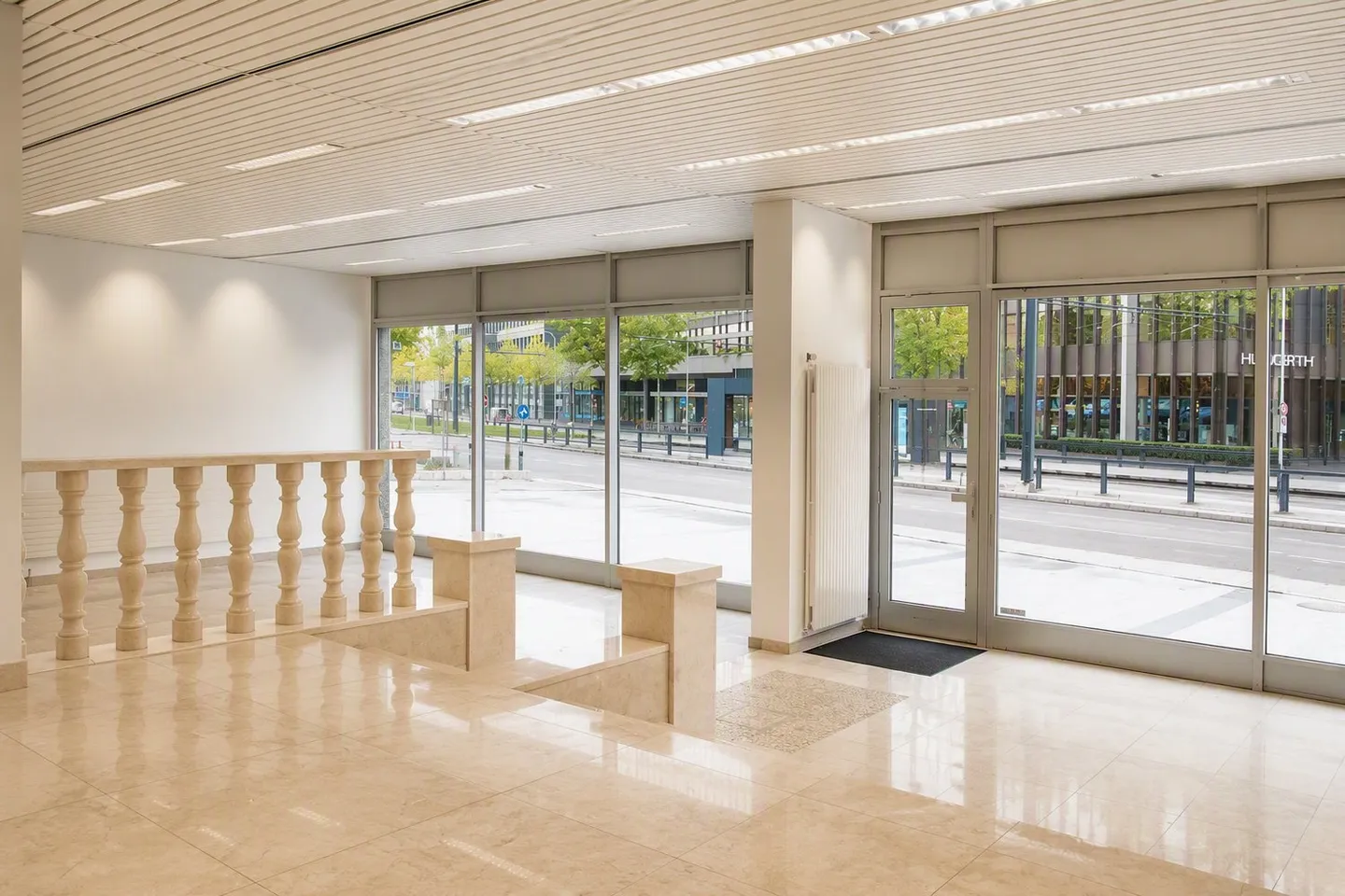 253 m² commercial space with high visibility in Zurich-Oerlikon - Photo 7 of 8