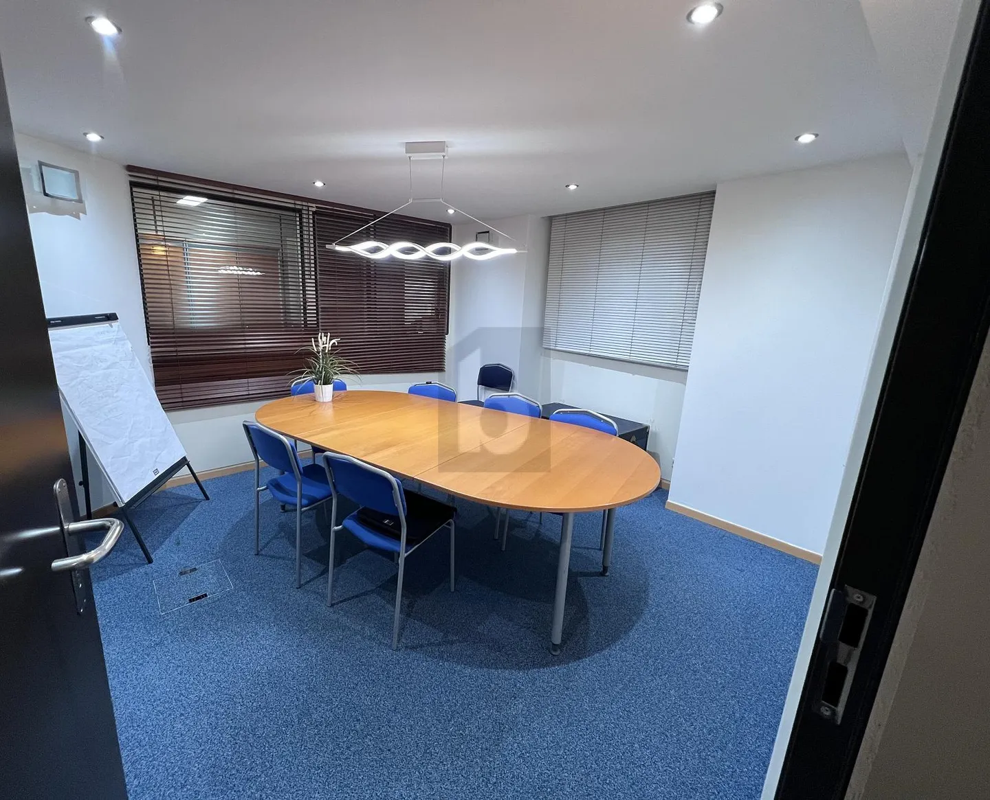 TIMELESS OFFICE SPACE NEAR THE CENTER - Photo 1 of 6
