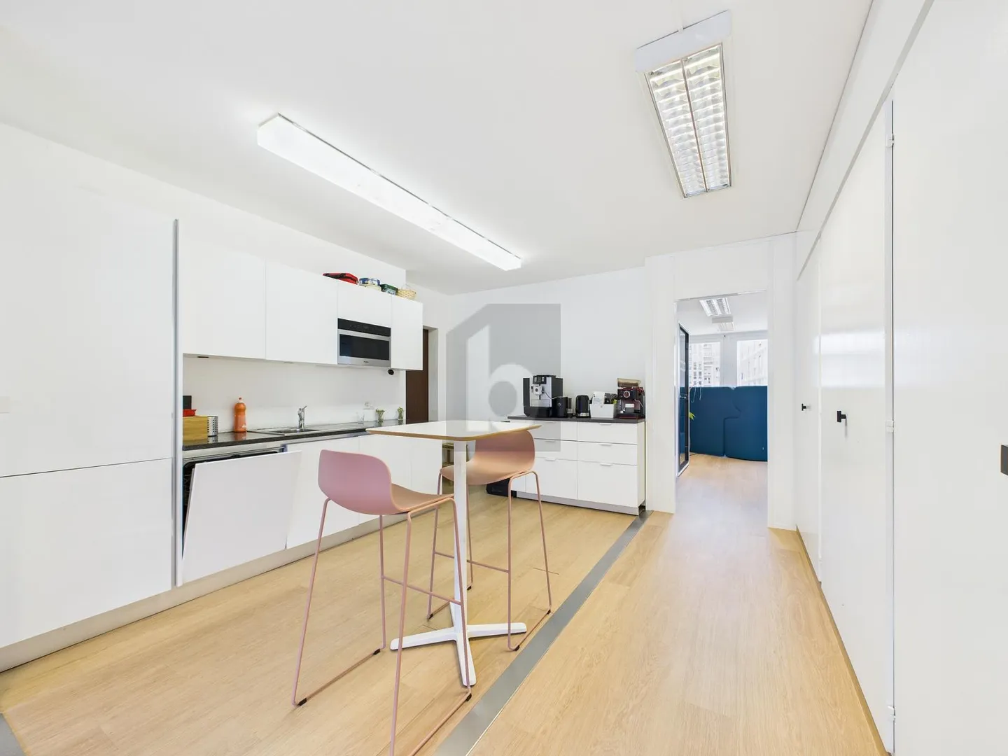 DYNAMIC, MODERN & WELL LOCATED - Photo 5 of 6