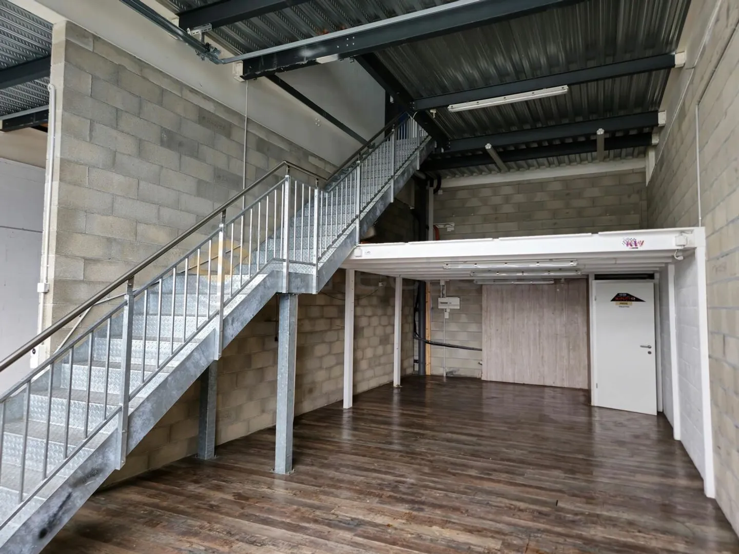 Unique opportunity, double box for rent immediately - 230m2 - Photo 2 of 6