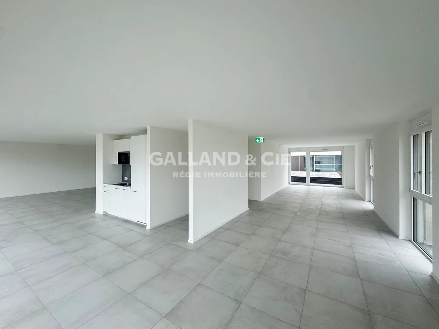 Develop your business in a modern and bright setting - Photo 5 of 9