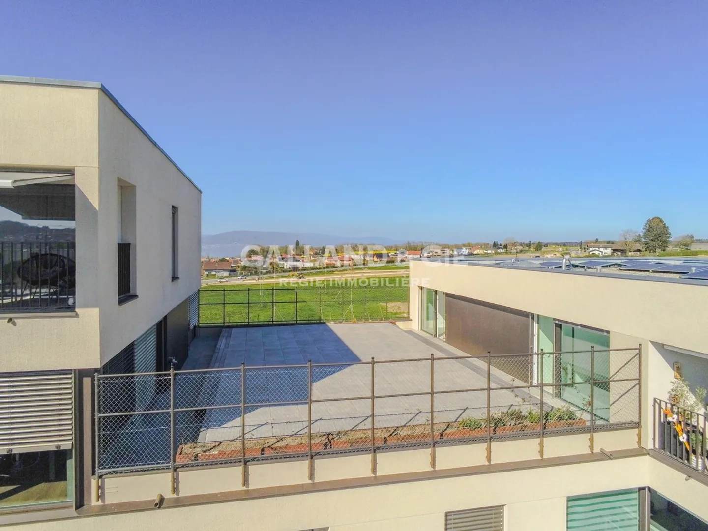 Develop your business in a modern and bright setting - Photo 6 of 9