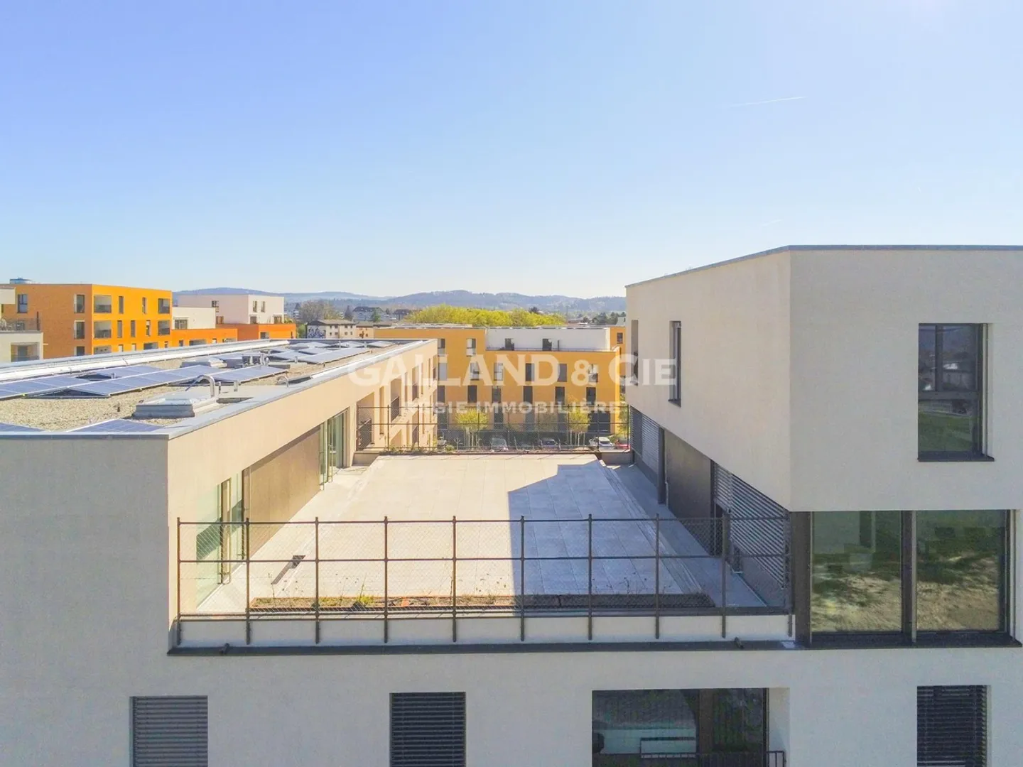 Develop your business in a modern and bright setting - Photo 7 of 9