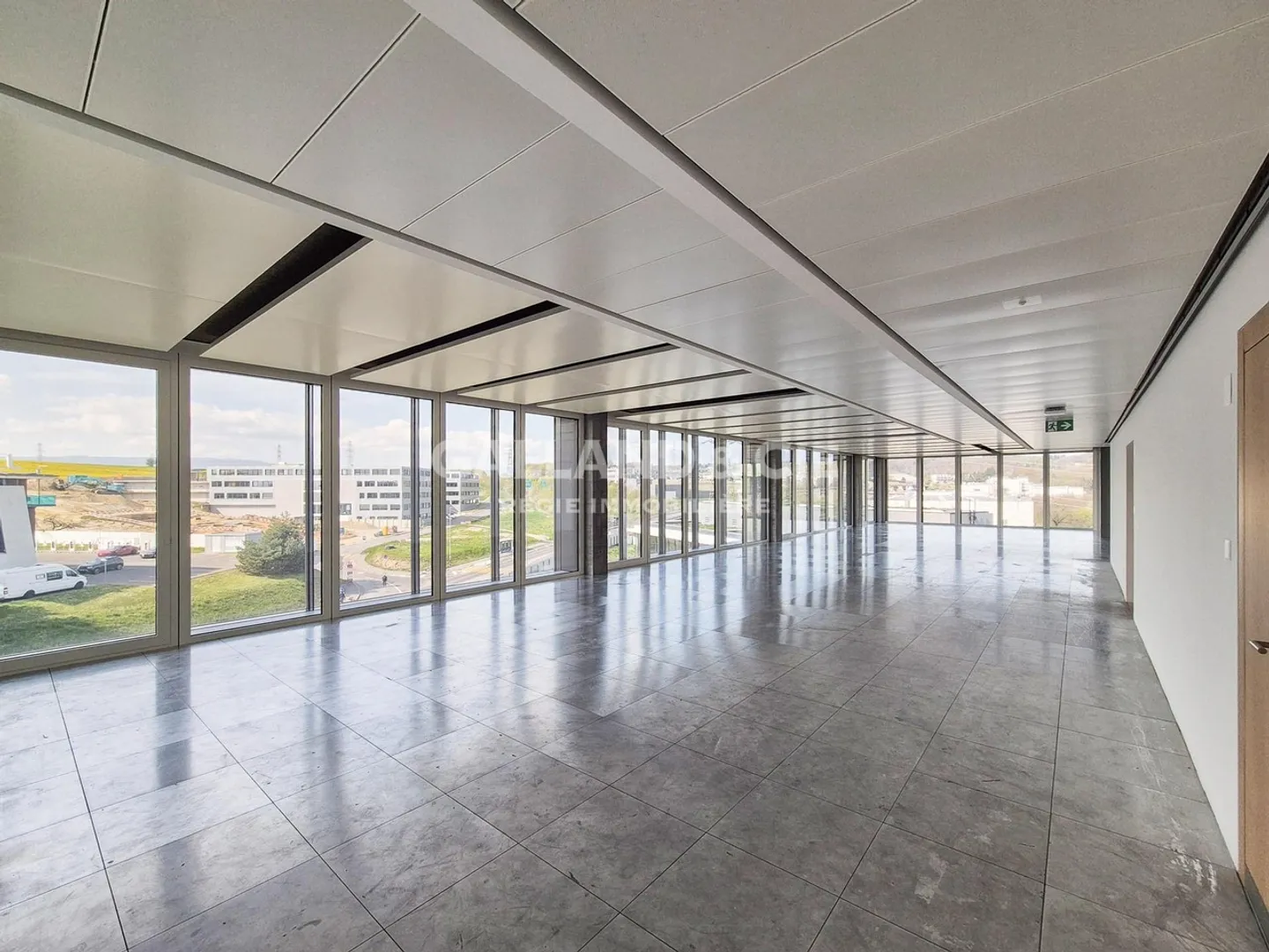 476m2 Plateau on the 5th floor, fully glazed offices with a magnificent view - Photo 3 of 9